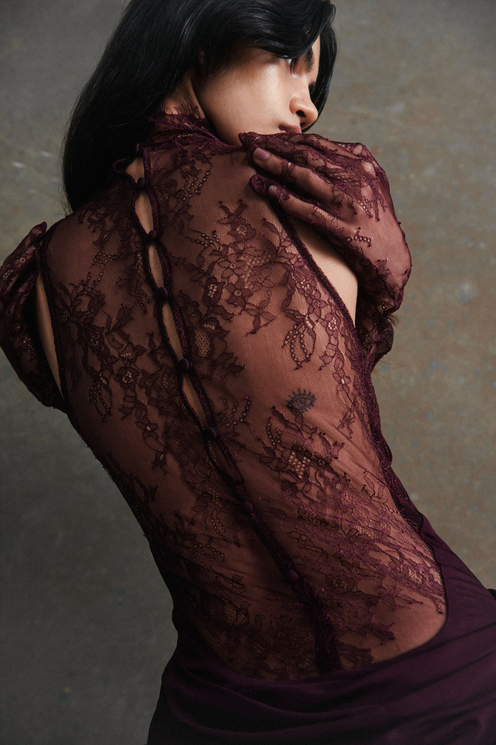 Adalyn Bordo Dantel Detaylı Yüksek Yaka Elbise