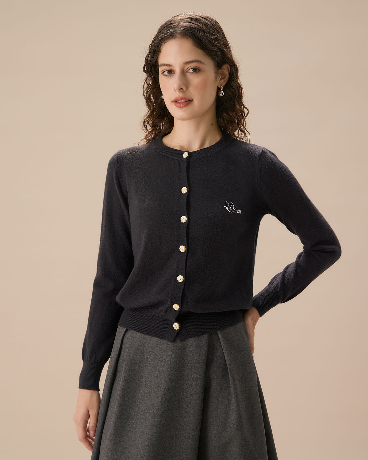 Gri Tek Düğmeli Nervürlü Örgü Hırka