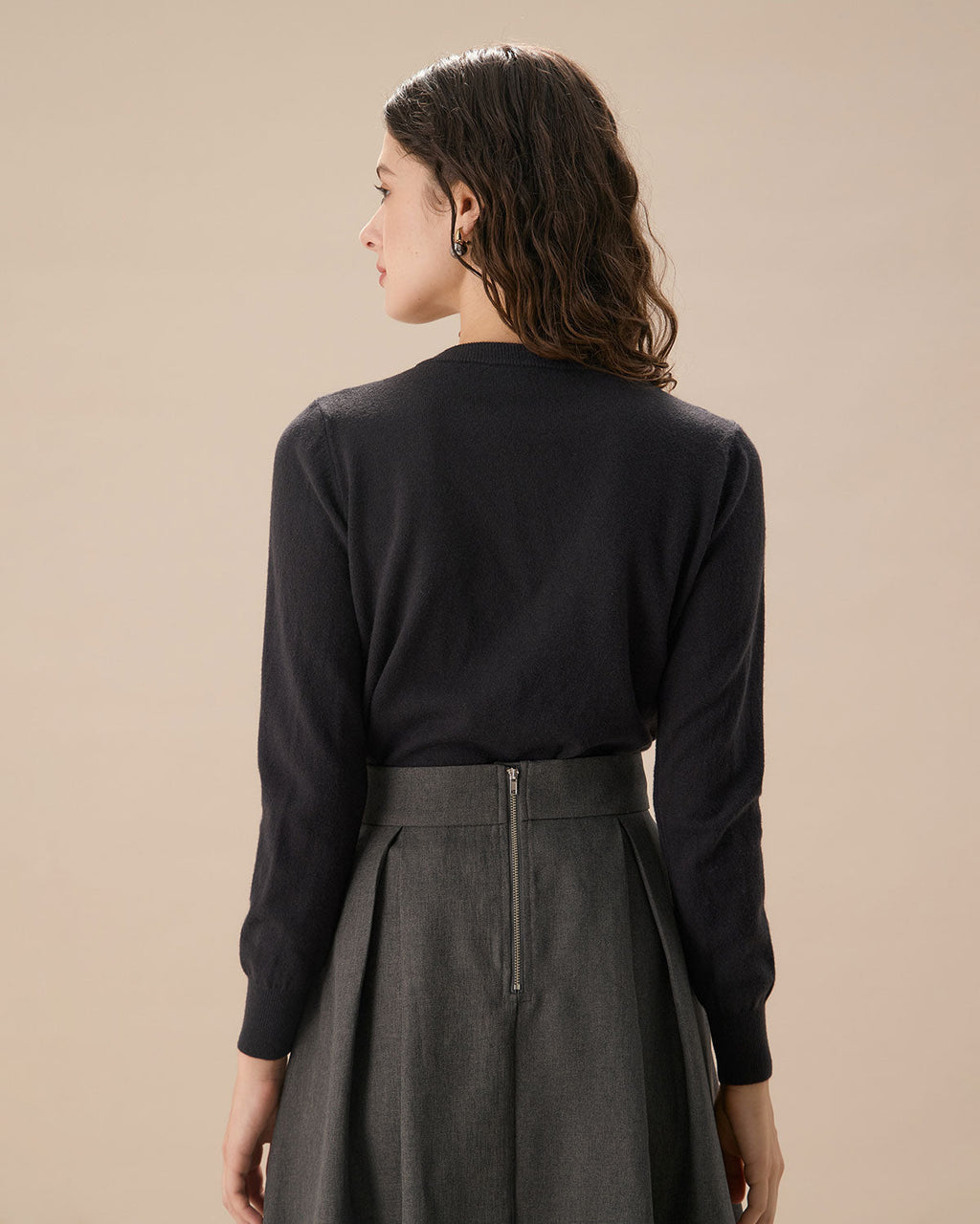 Gri Tek Düğmeli Nervürlü Örgü Hırka