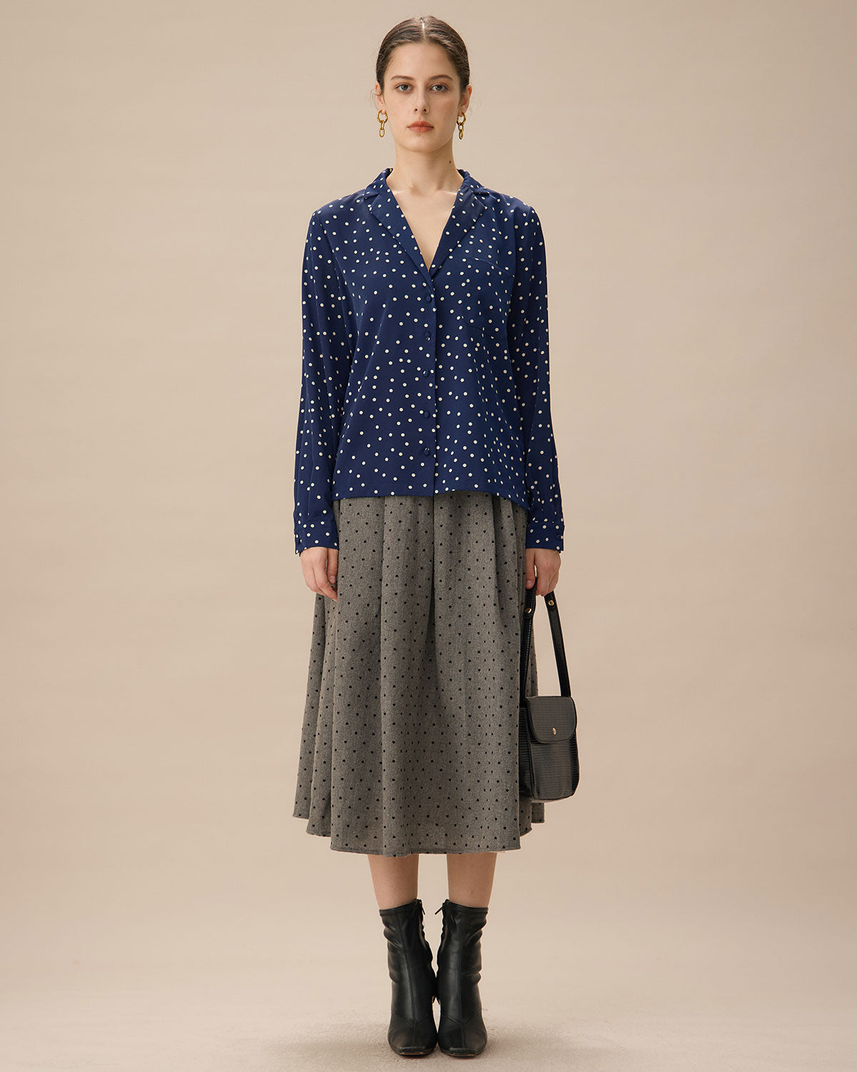 Lacivert V Yaka Puantiye Desenli Cep Bluzu