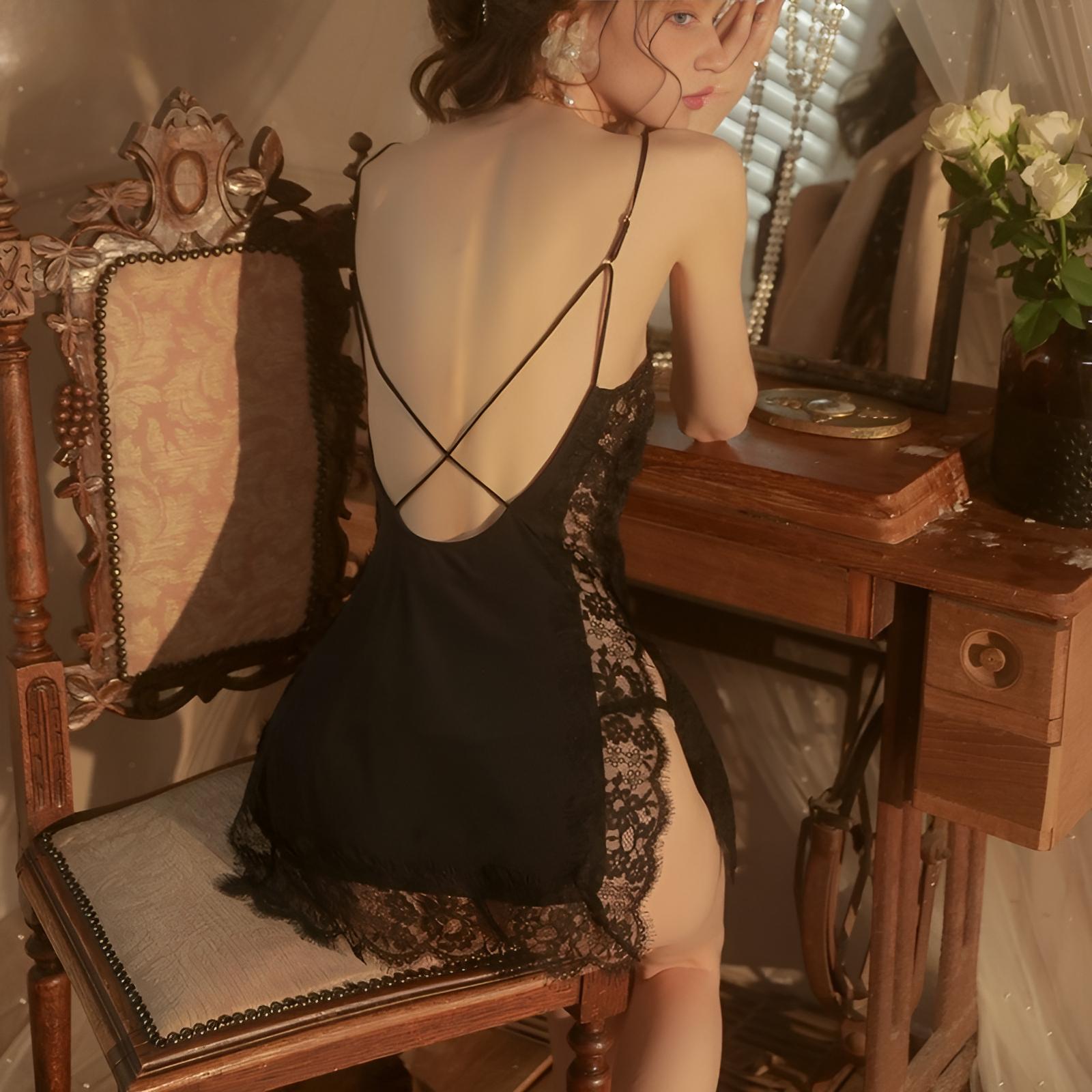 Çiçekli Askılı İç Çamaşırı Takımı