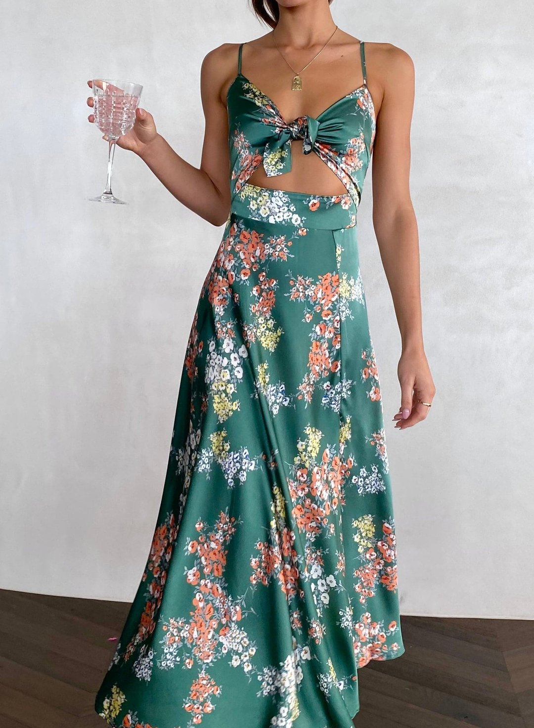 Saten Çiçekli Bölmeli Göğüs Düğmeli Midi Elbise - Riosso