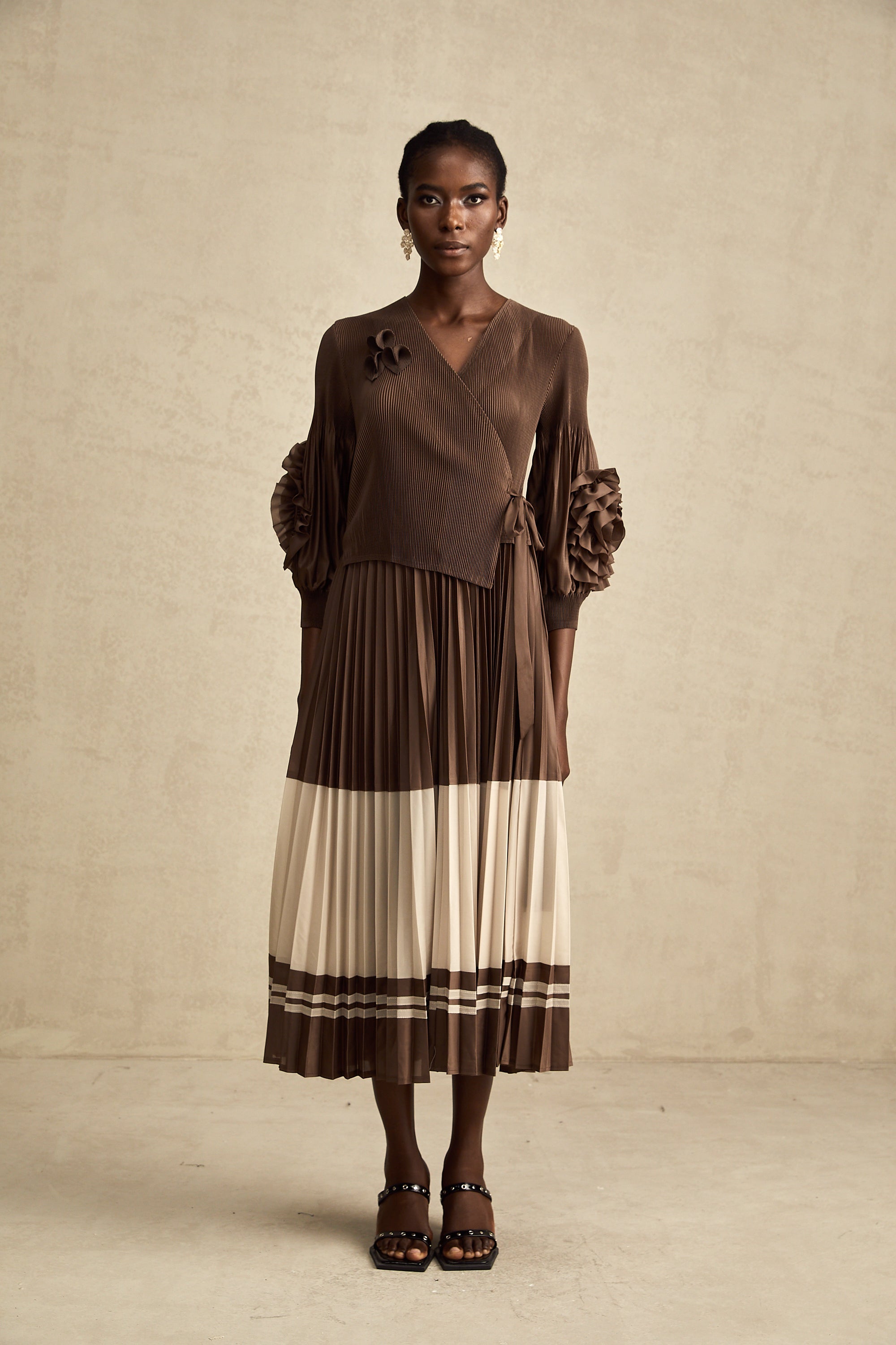 Emeline Kahverengi Suni Çiçek Pilili Midi Elbise