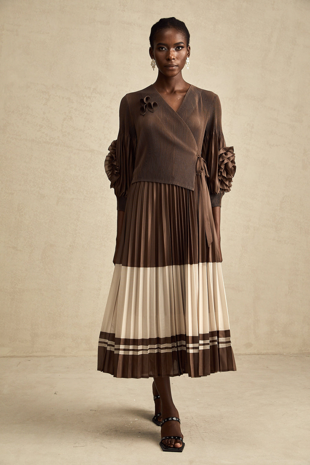 Emeline Kahverengi Suni Çiçek Pilili Midi Elbise