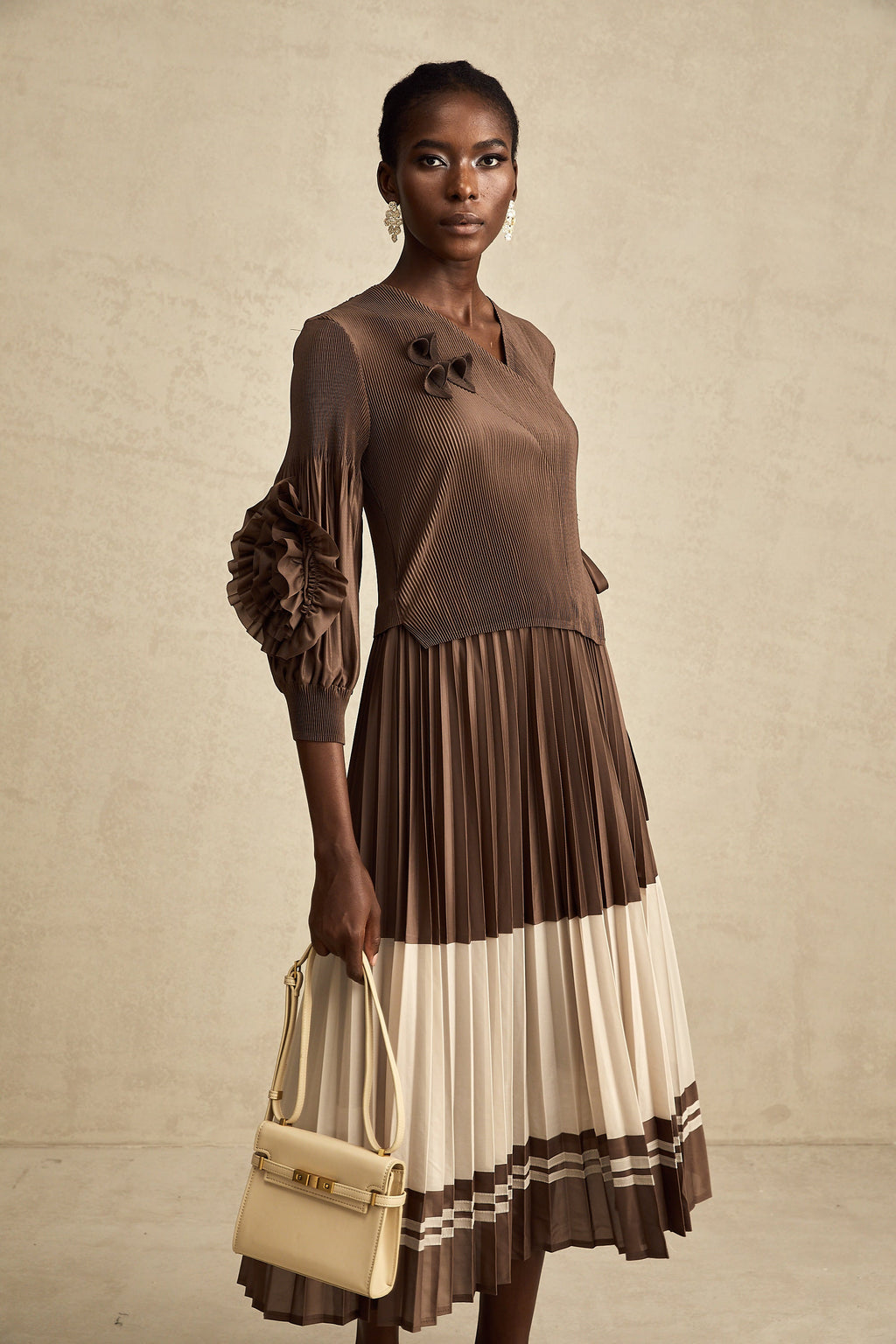 Emeline Kahverengi Suni Çiçek Pilili Midi Elbise