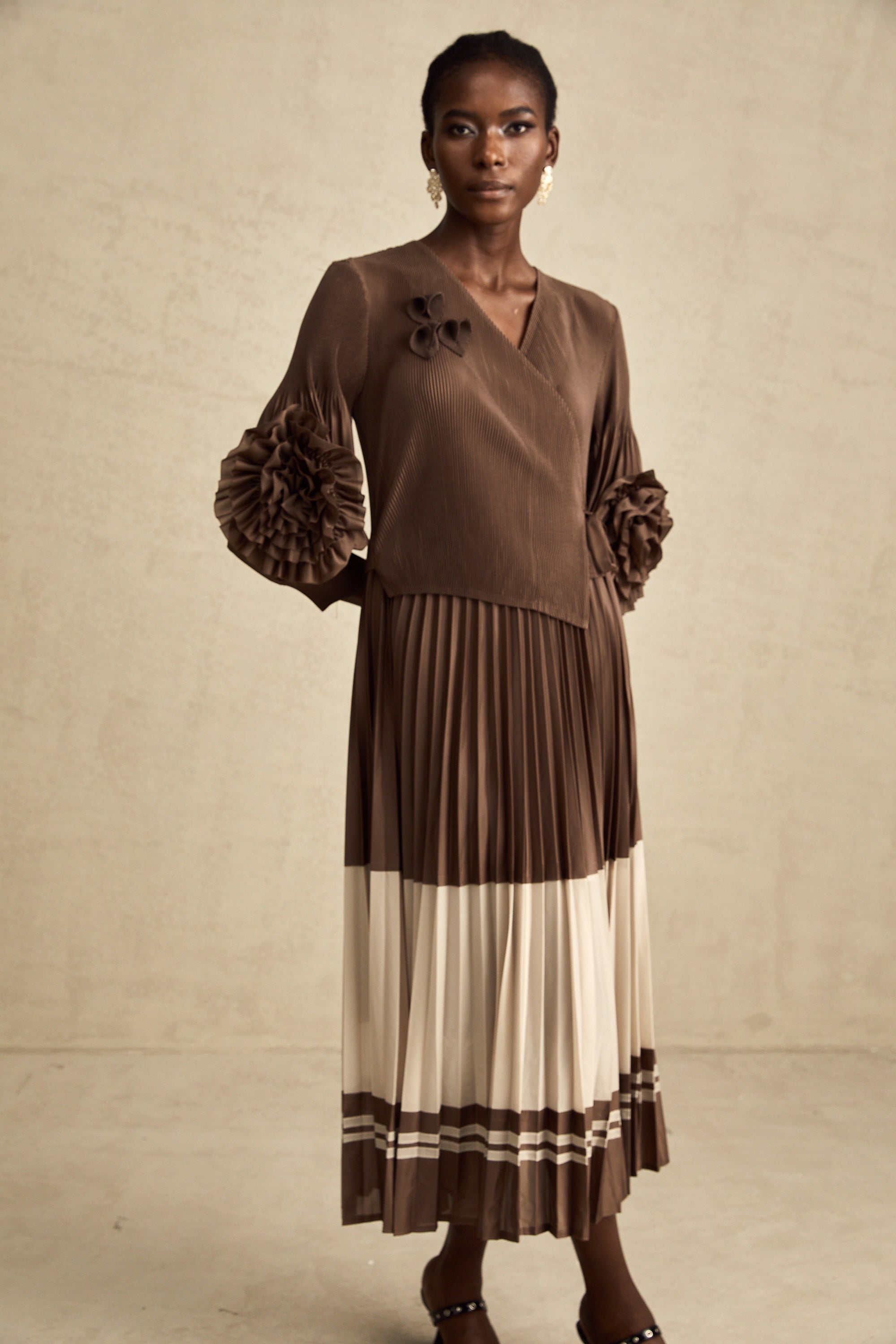 Emeline Kahverengi Suni Çiçek Pilili Midi Elbise