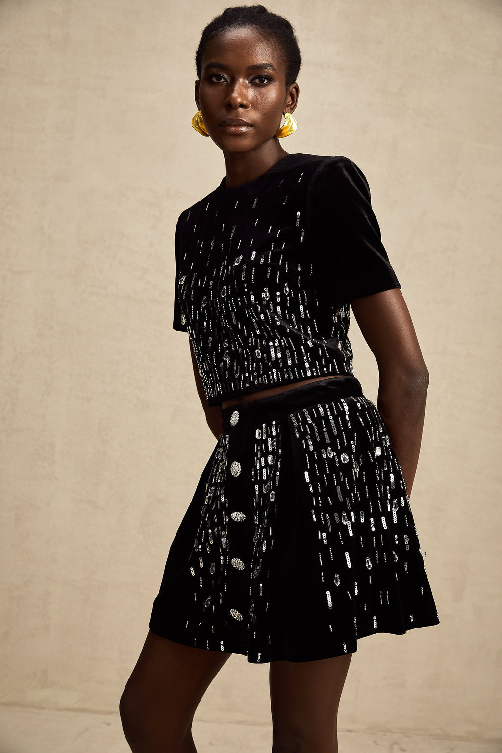 Isabeau Siyah Kadife İşlemeli Üst Ve Etek Uyumlu Takım