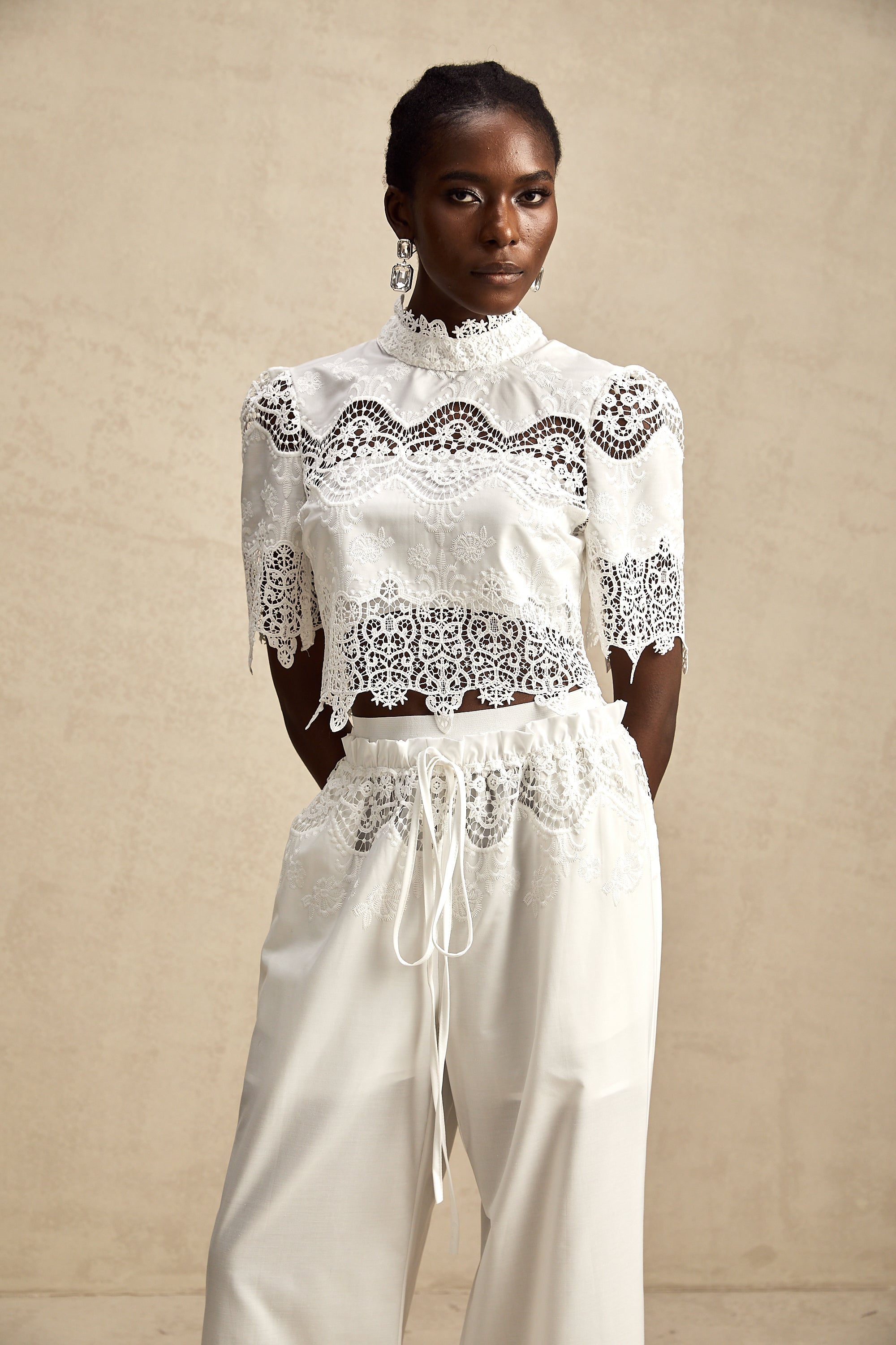 Raphaëlle Dantel Detaylı, Kısa Üst Ve Pantolon Eşleştirme Seti