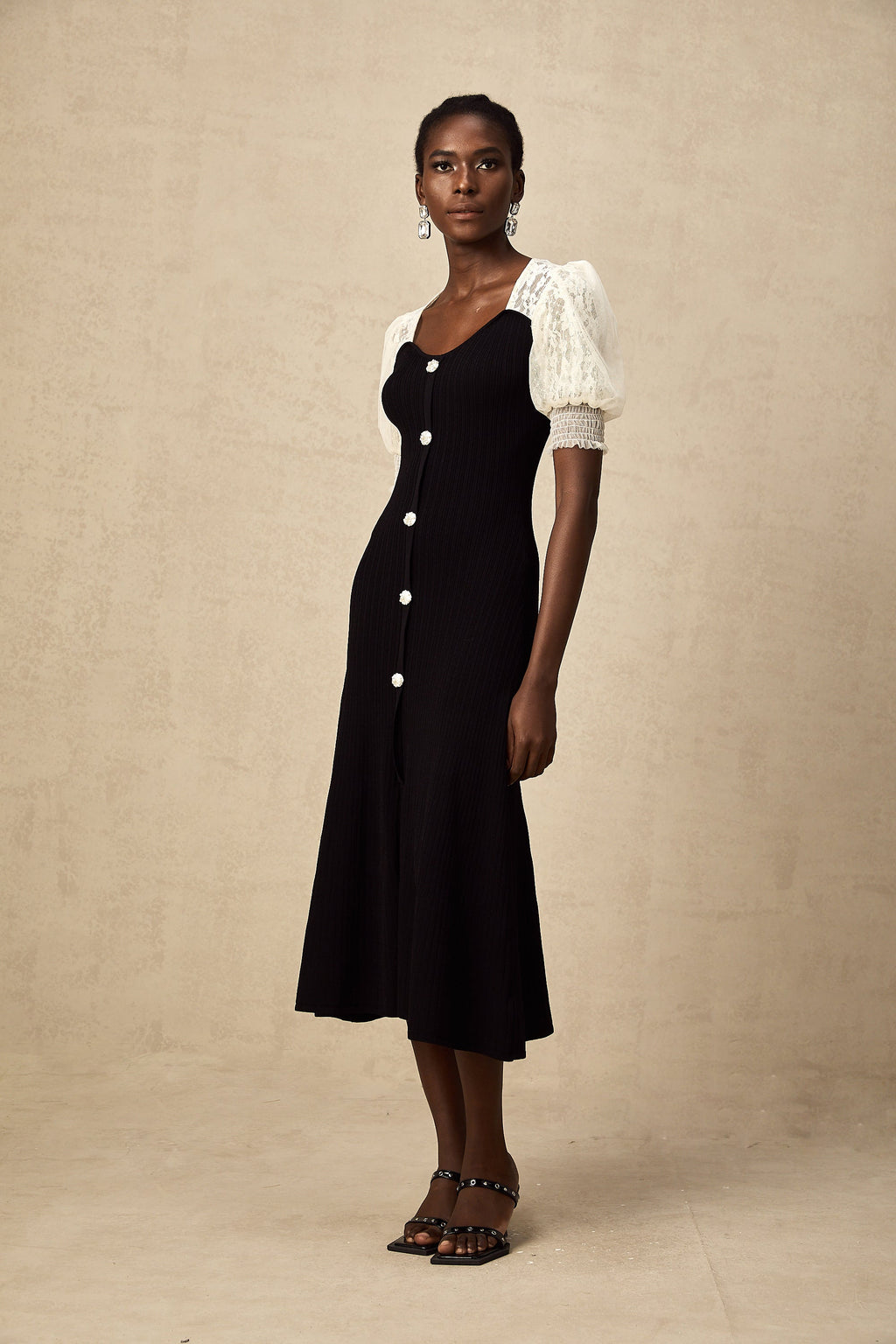 Noa Dantel Detaylı Örgü Midi Elbise