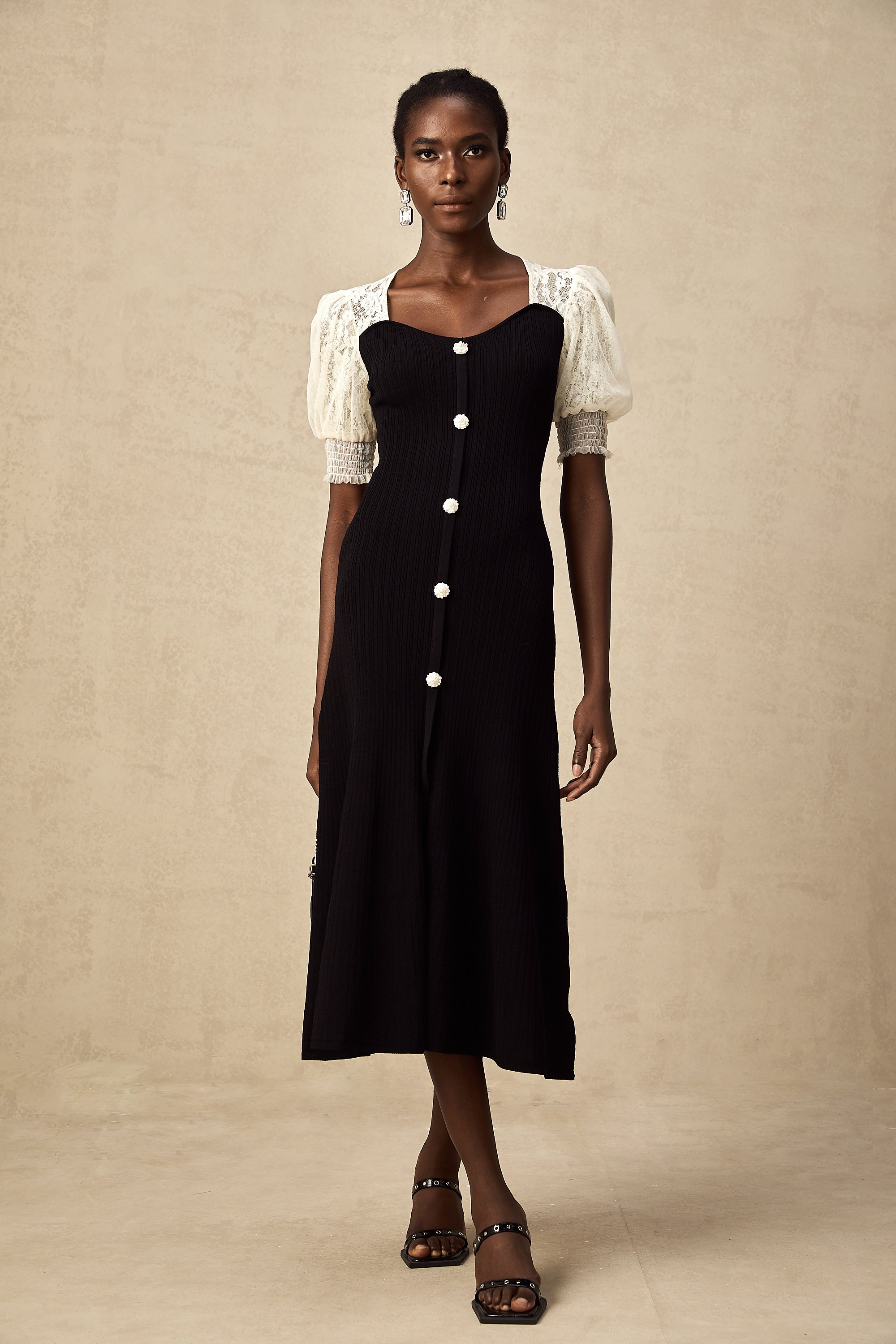 Noa Dantel Detaylı Örgü Midi Elbise