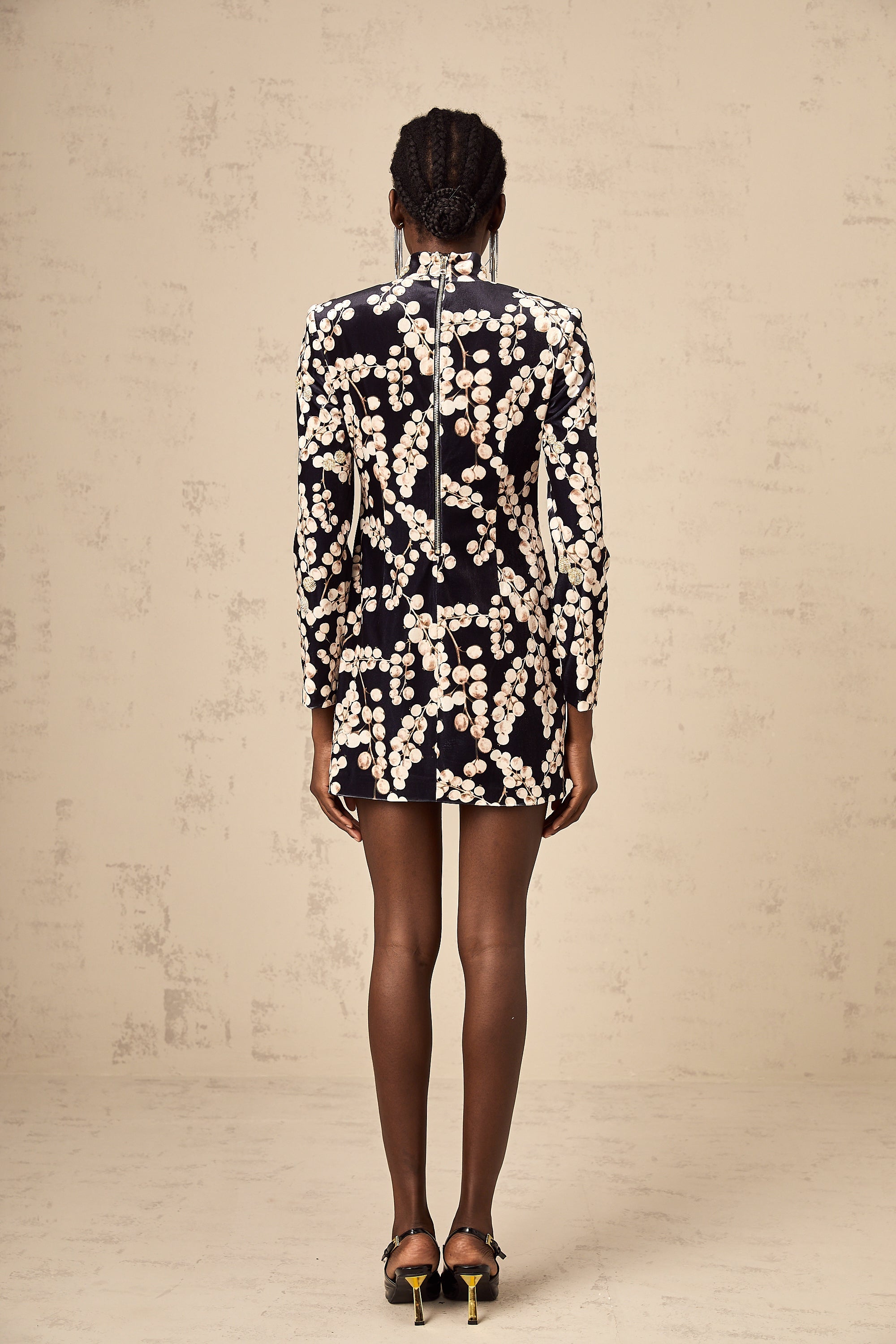 Valeria İşlemeli Grafik Desenli Kadife Mini Elbise