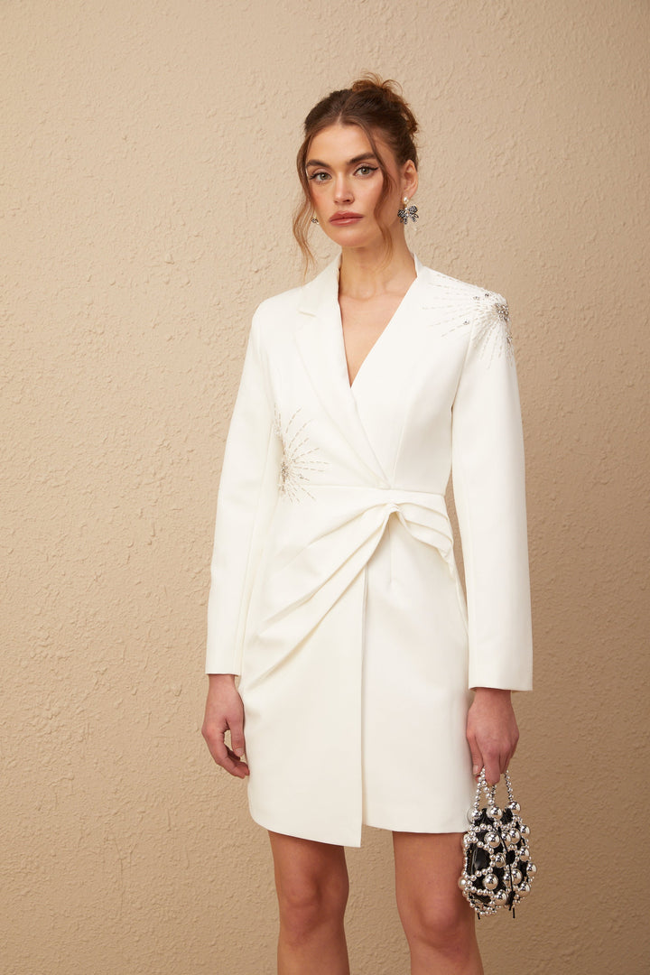 Mireille Beyaz İşlemeli Asimetrik Blazer Elbise