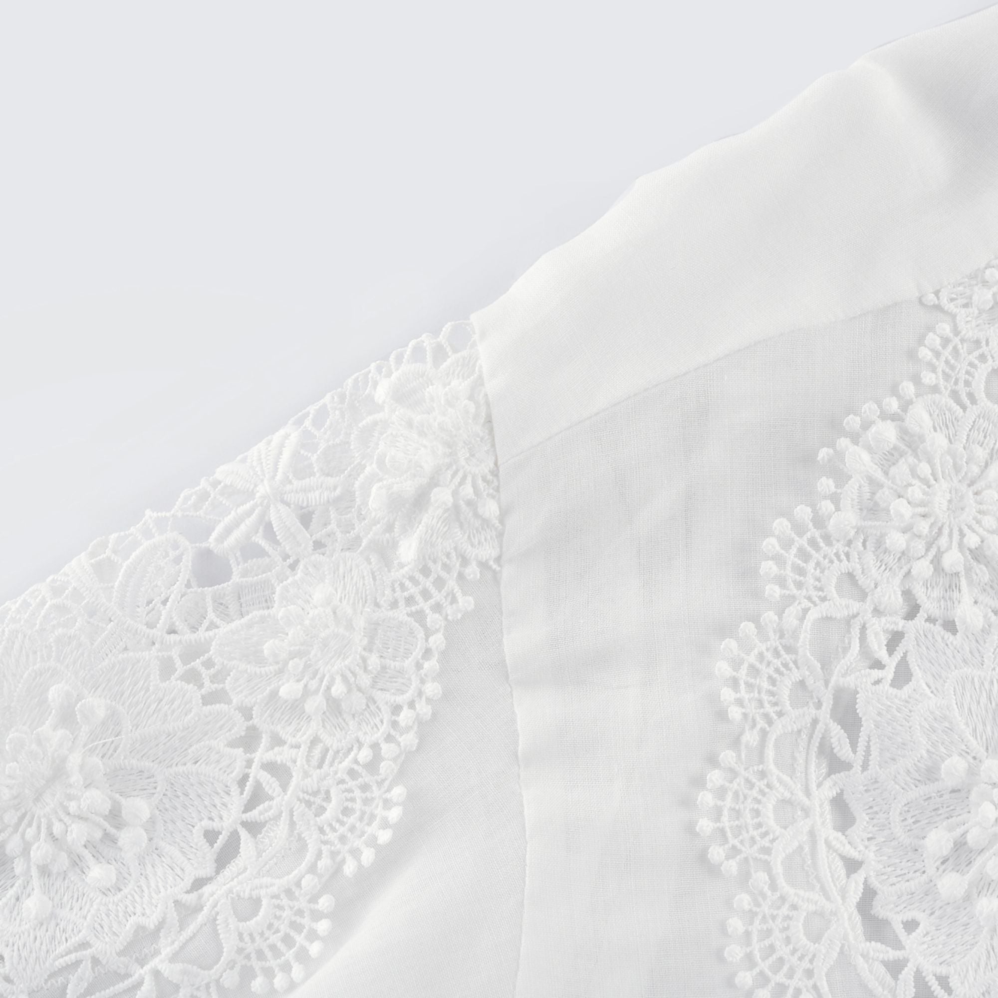 Axelle Dantel İşlemeli Kesim Gömlek