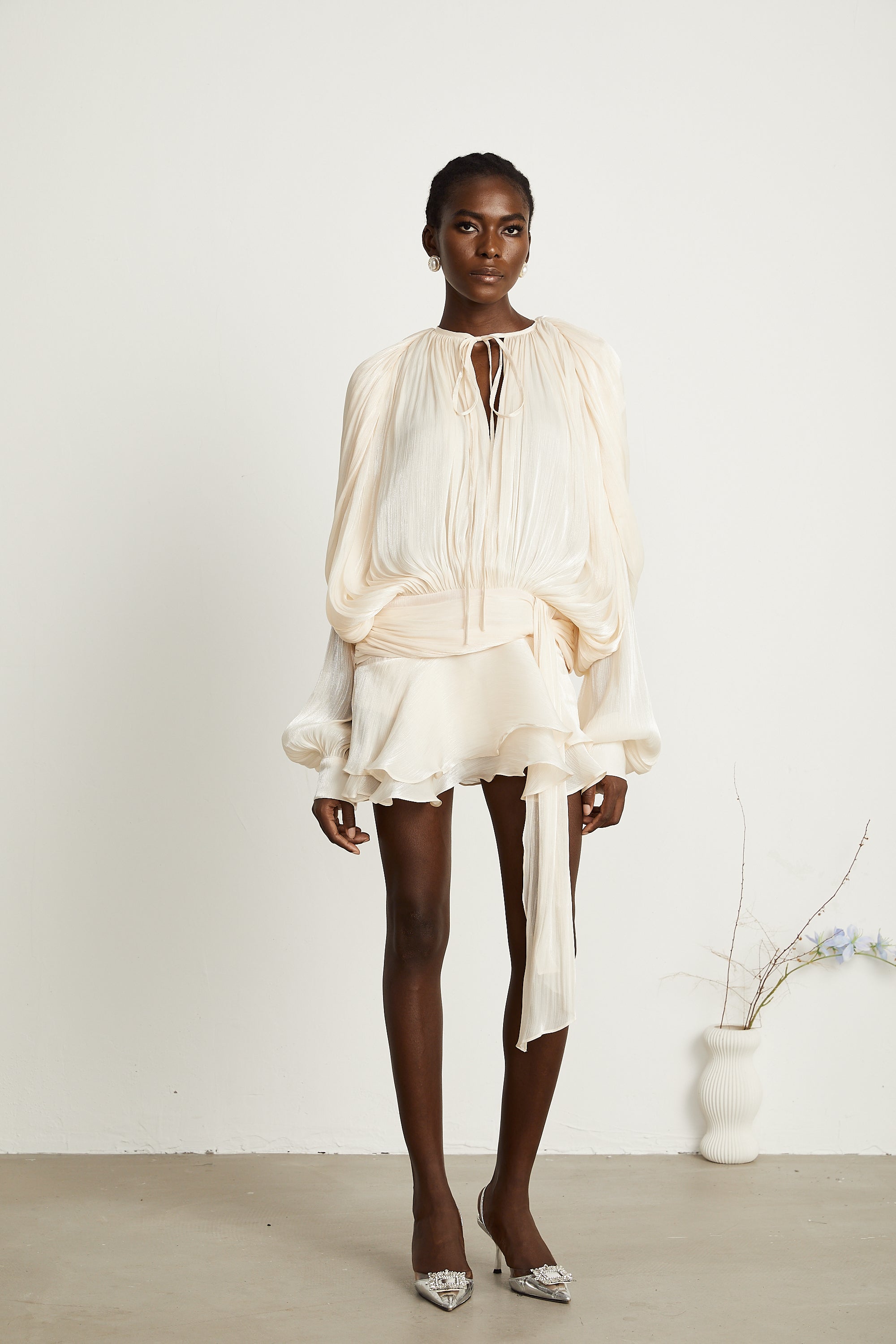 Eugénie Nötr Pilili Fırfırlı Mini Elbise