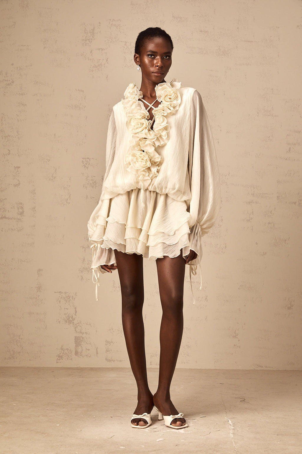 Zéphyrine Çiçek Aplikeli Katlı Mini Elbise