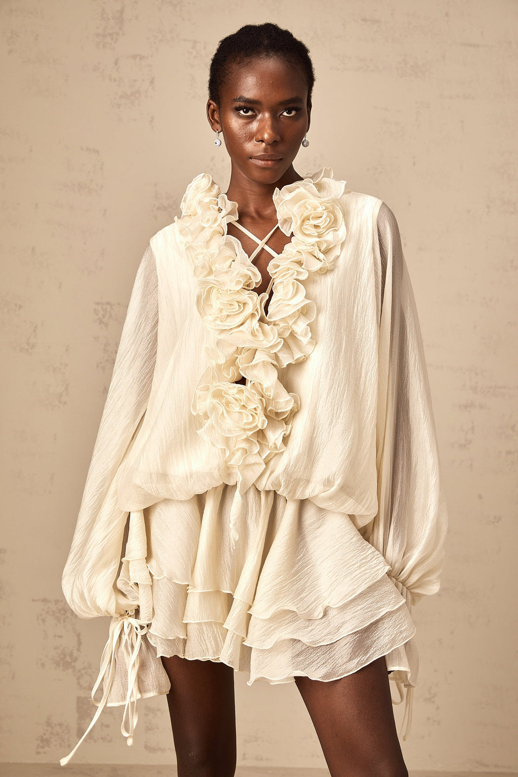 Zéphyrine Çiçek Aplikeli Katlı Mini Elbise