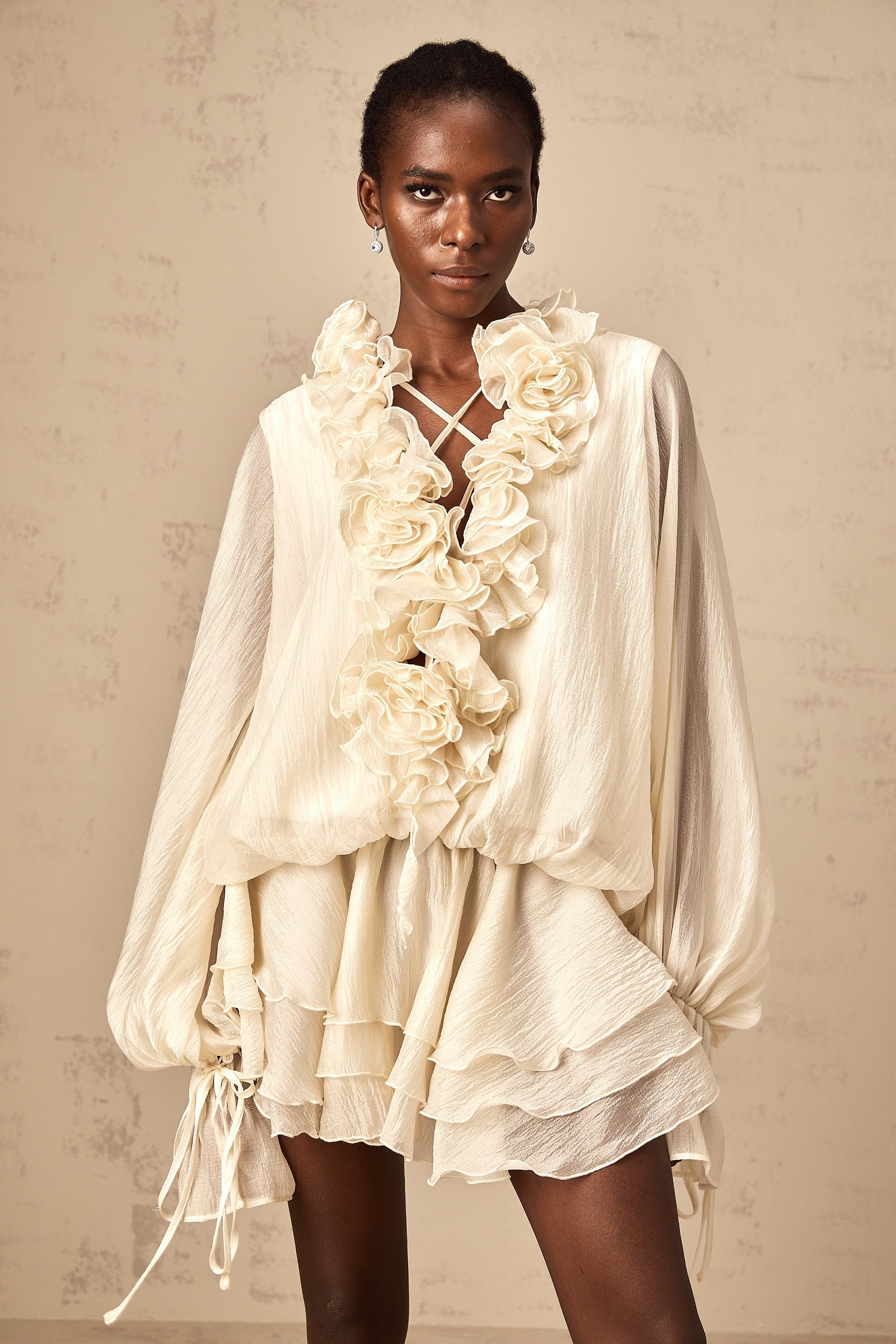 Zéphyrine Çiçek Aplikeli Katlı Mini Elbise