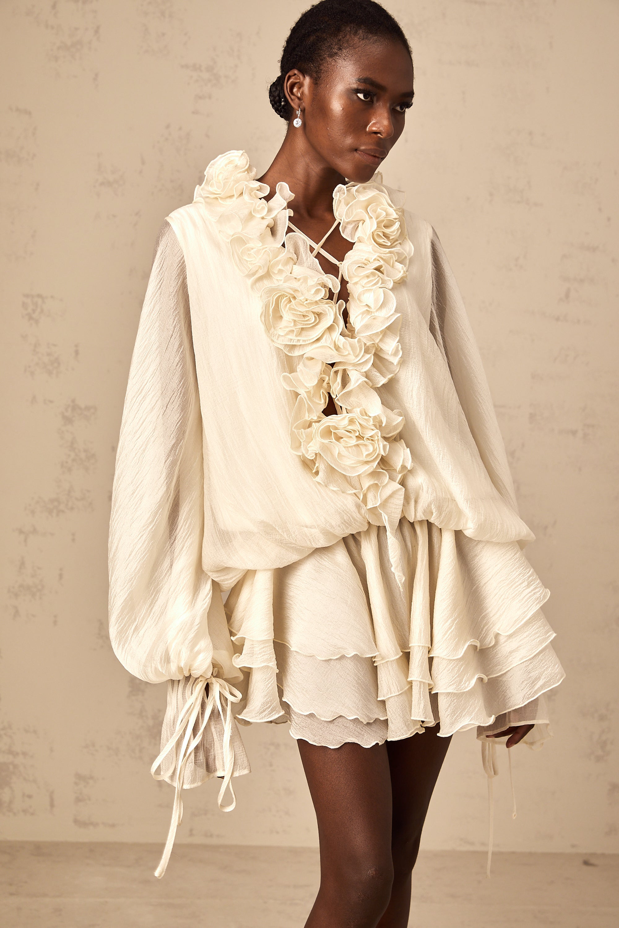 Zéphyrine Çiçek Aplikeli Katlı Mini Elbise