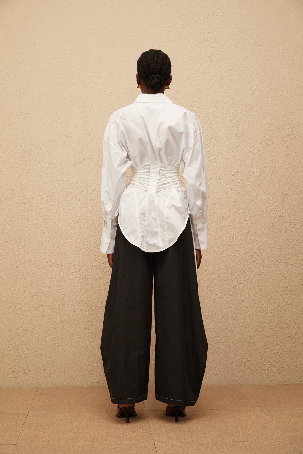 Bérénice Beyaz Kavisli Dantel Detaylı Gömlek