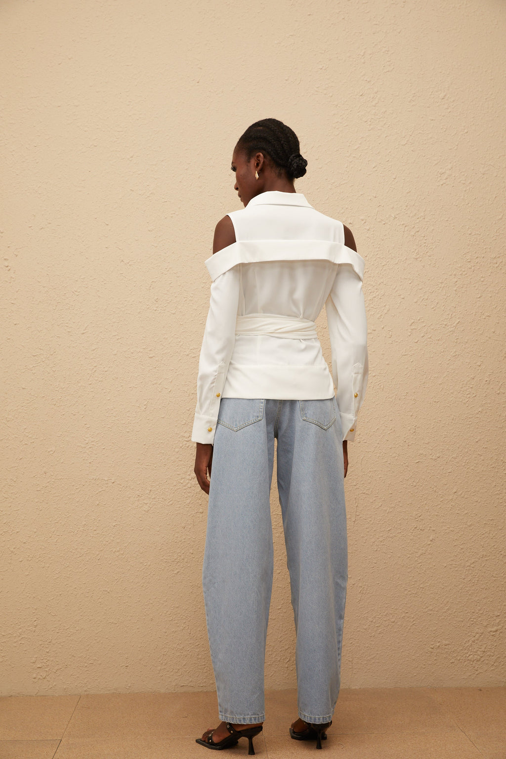 Valérie Beyaz Açık Omuzlu Kendinden Bağlamalı Gömlek