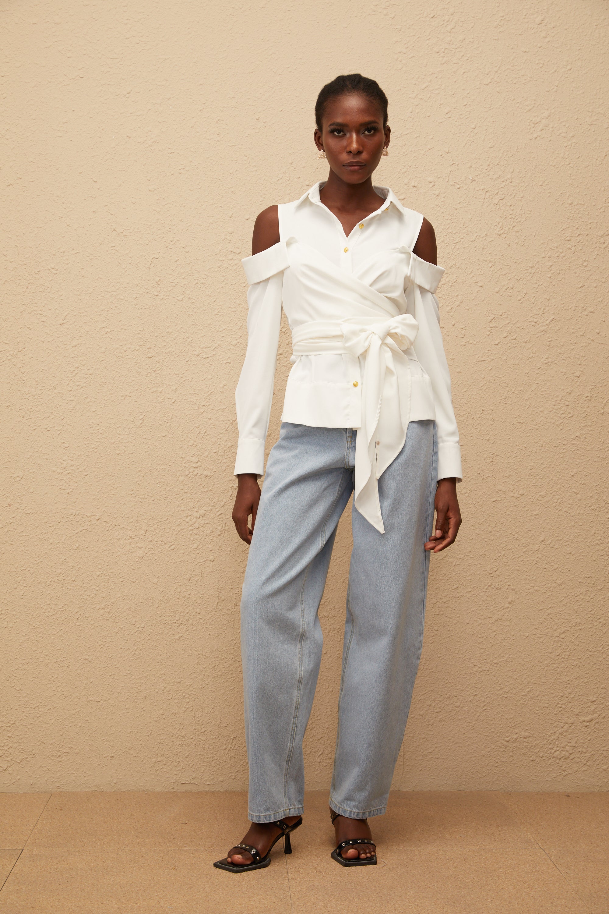 Valérie Beyaz Açık Omuzlu Kendinden Bağlamalı Gömlek