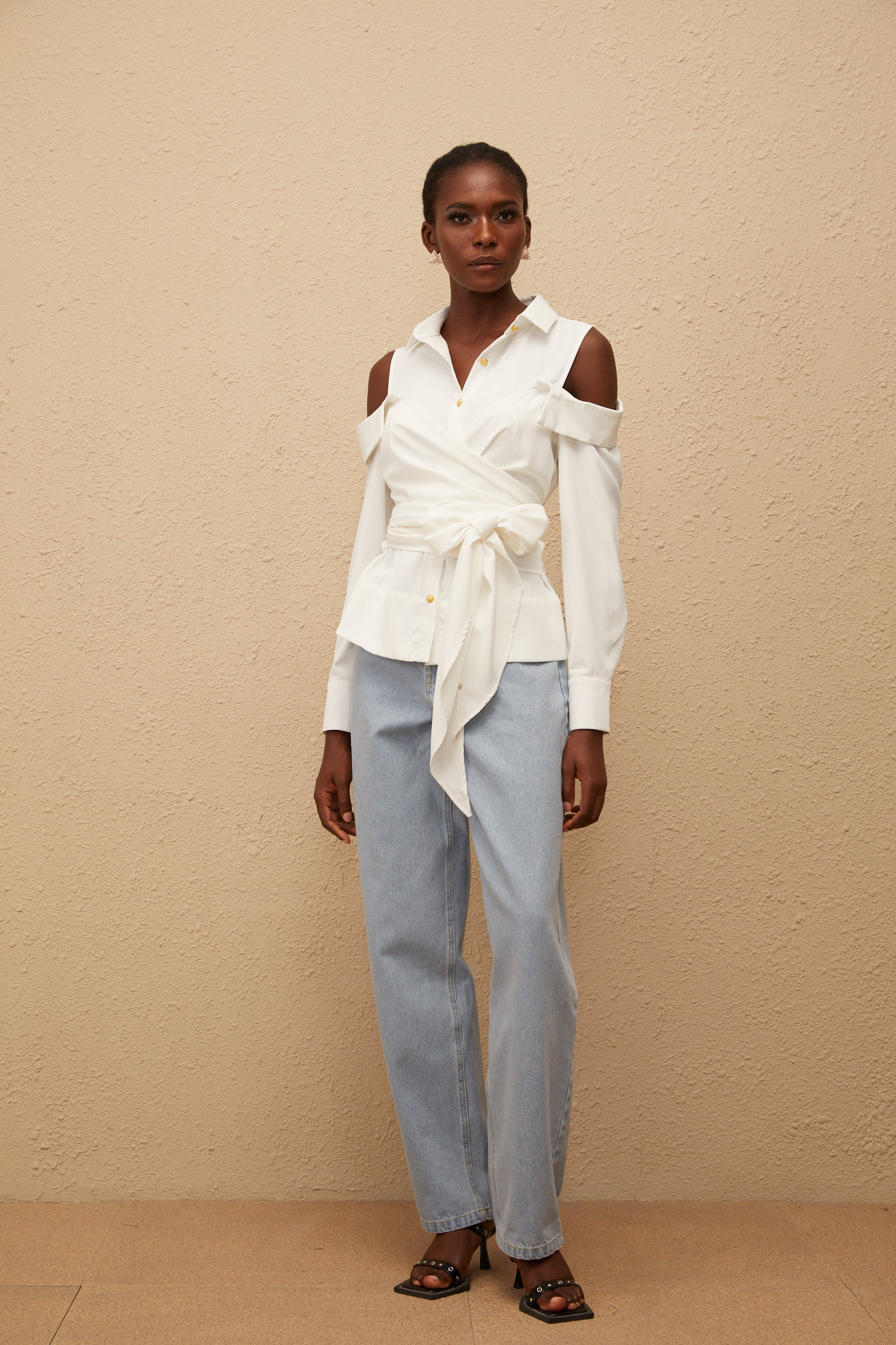 Valérie Beyaz Açık Omuzlu Kendinden Bağlamalı Gömlek