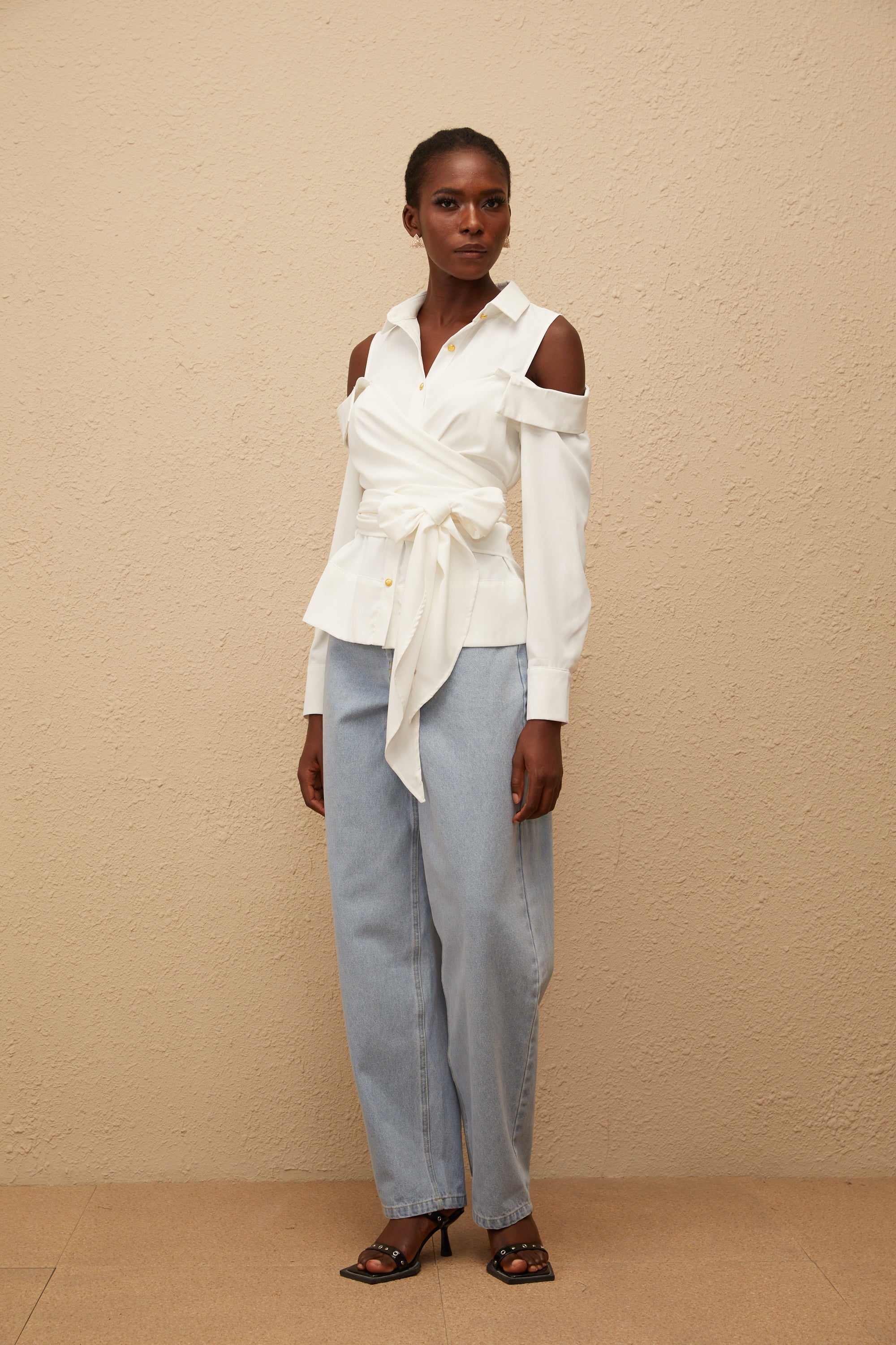 Valérie Beyaz Açık Omuzlu Kendinden Bağlamalı Gömlek