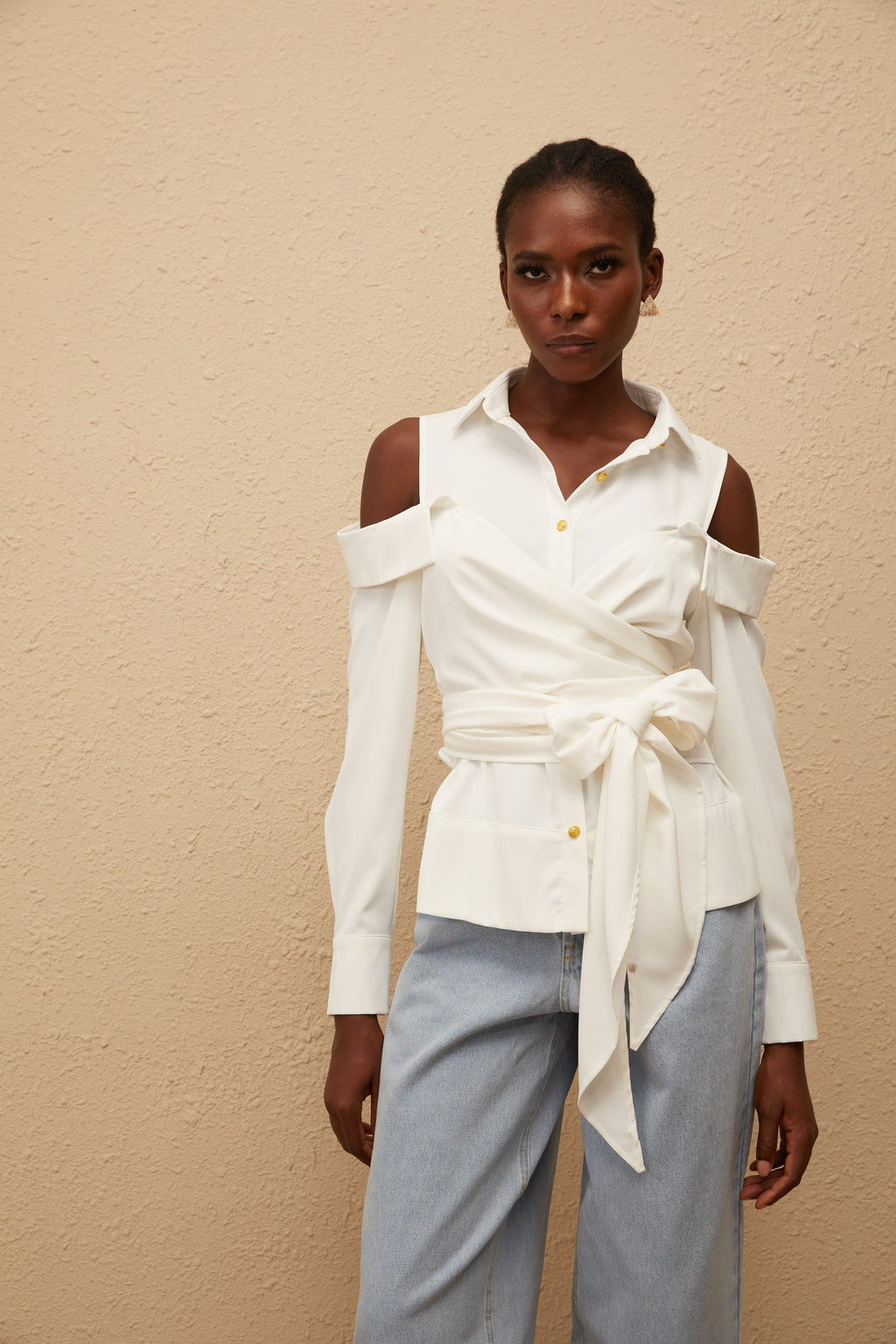 Valérie Beyaz Açık Omuzlu Kendinden Bağlamalı Gömlek