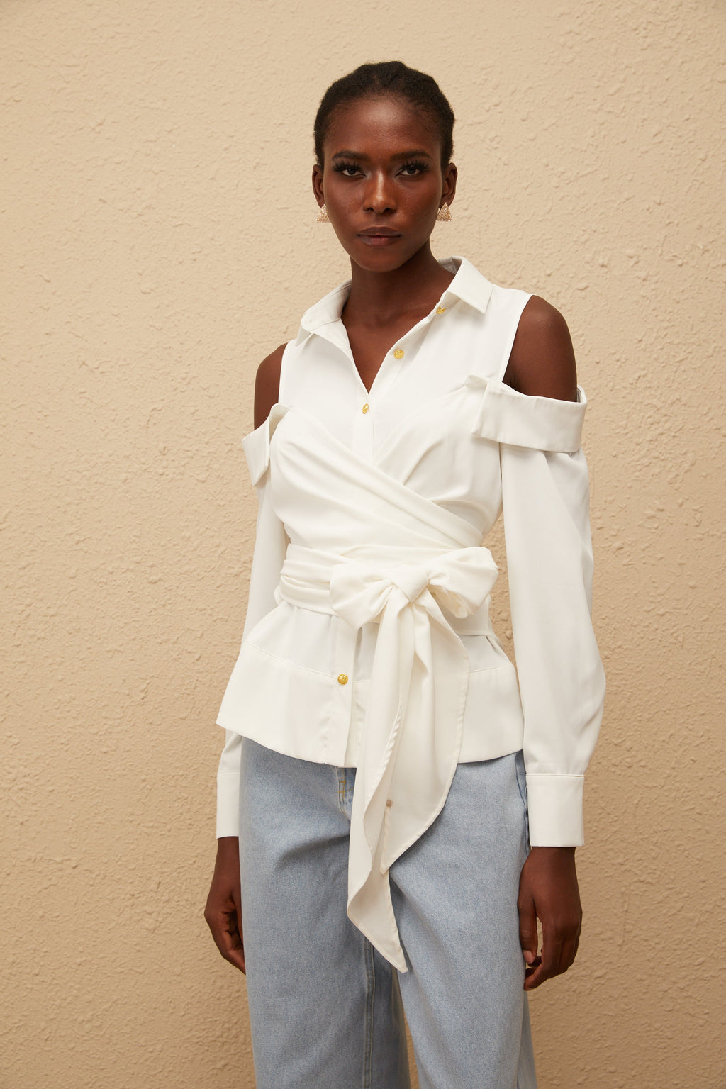 Valérie Beyaz Açık Omuzlu Kendinden Bağlamalı Gömlek