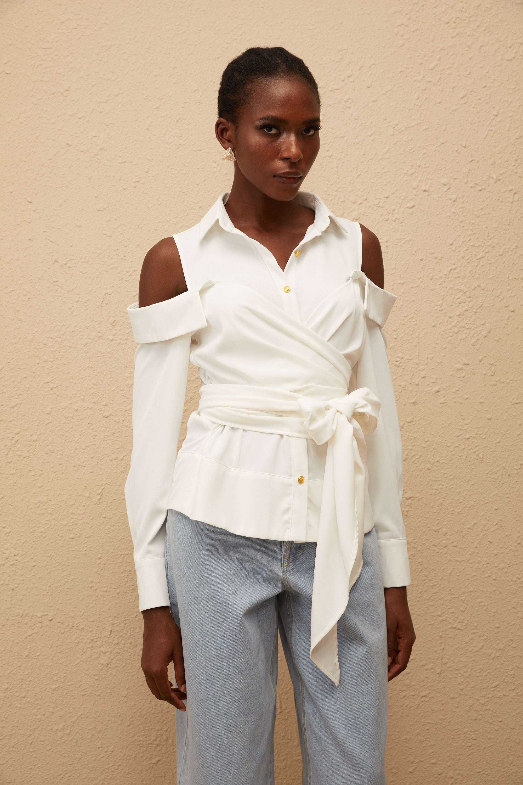 Valérie Beyaz Açık Omuzlu Kendinden Bağlamalı Gömlek