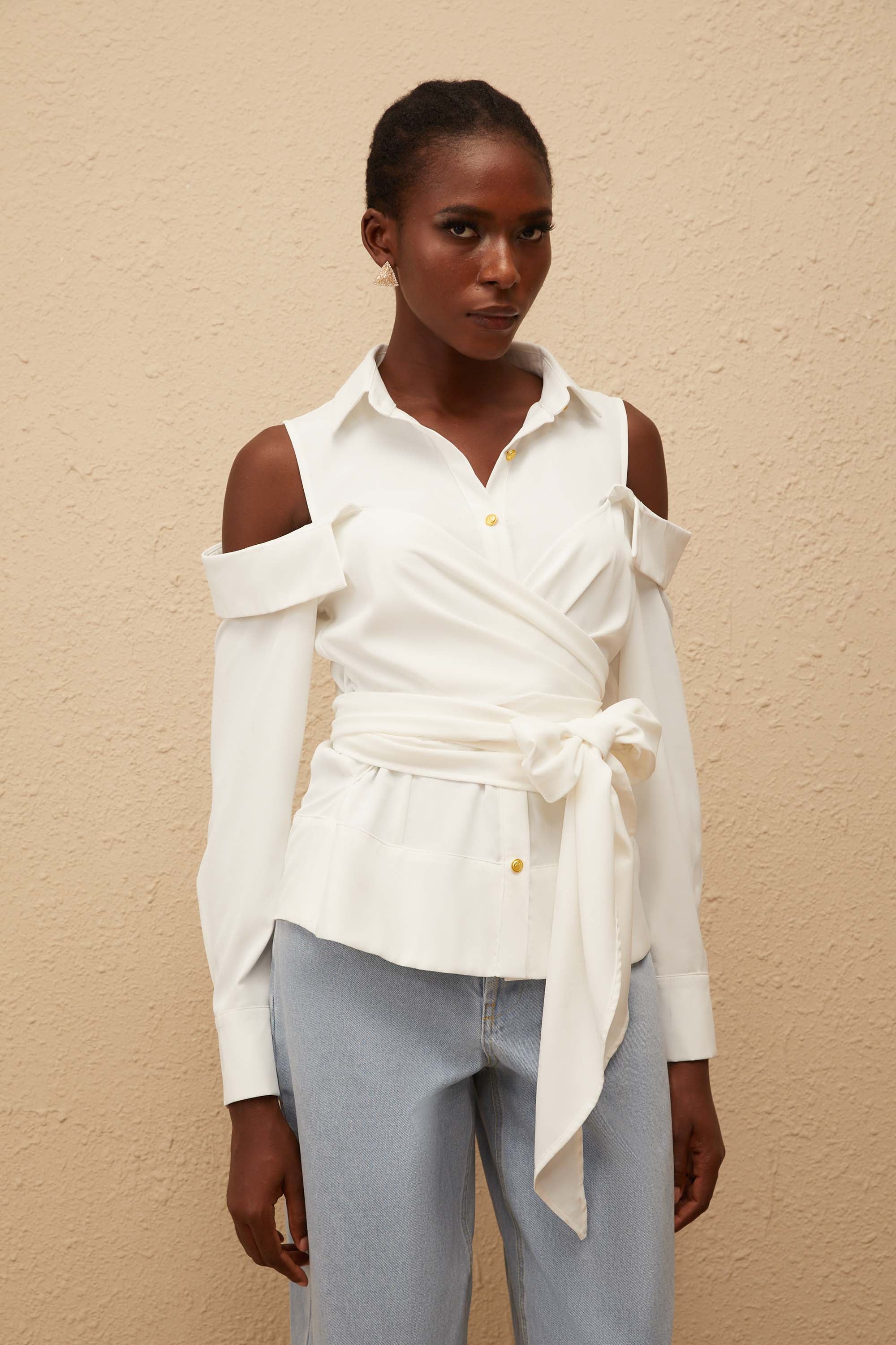 Valérie Beyaz Açık Omuzlu Kendinden Bağlamalı Gömlek