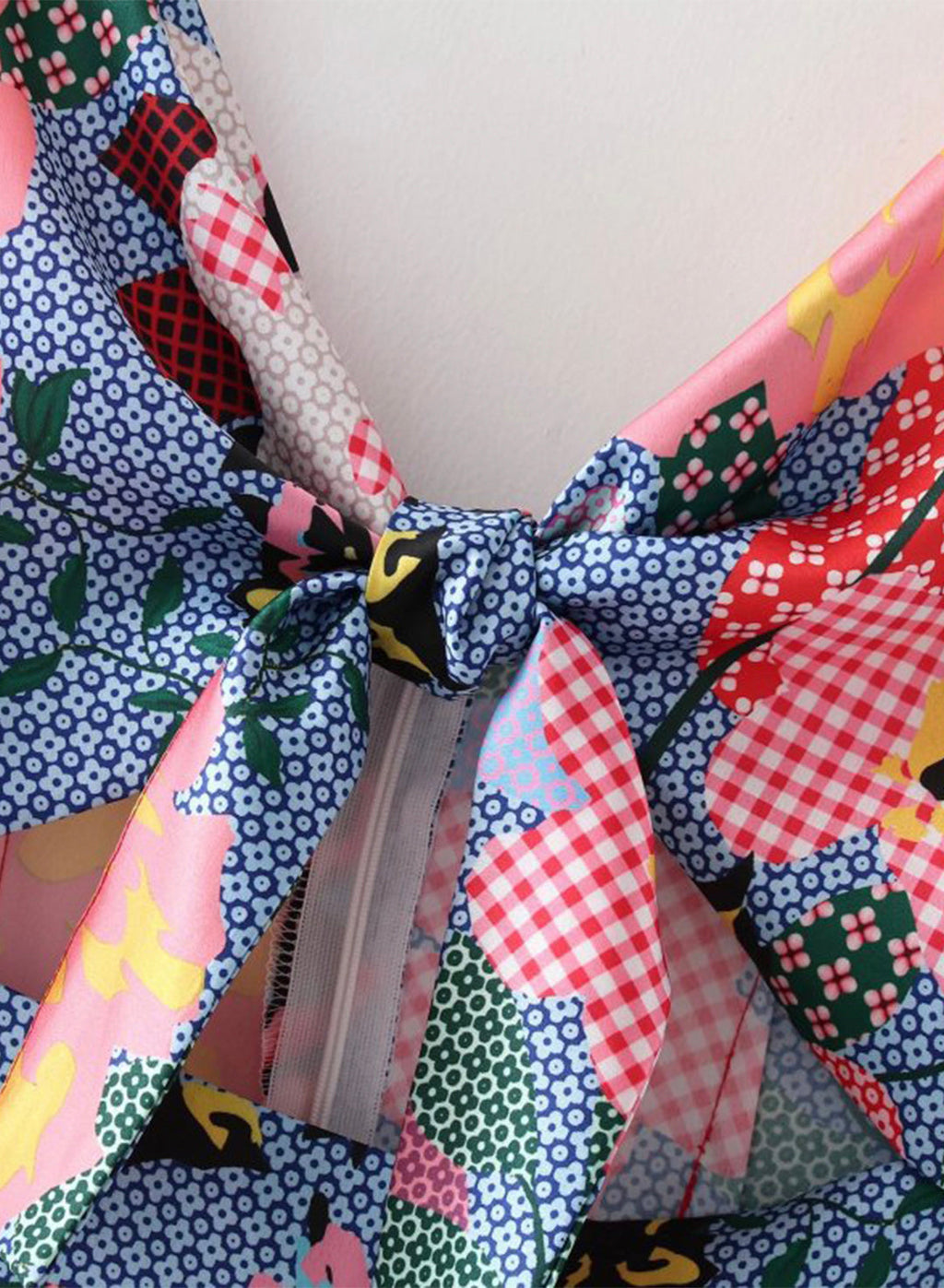 Saten Çiçekli Bölmeli Göğüs Düğmeli Midi Elbise - Riosso