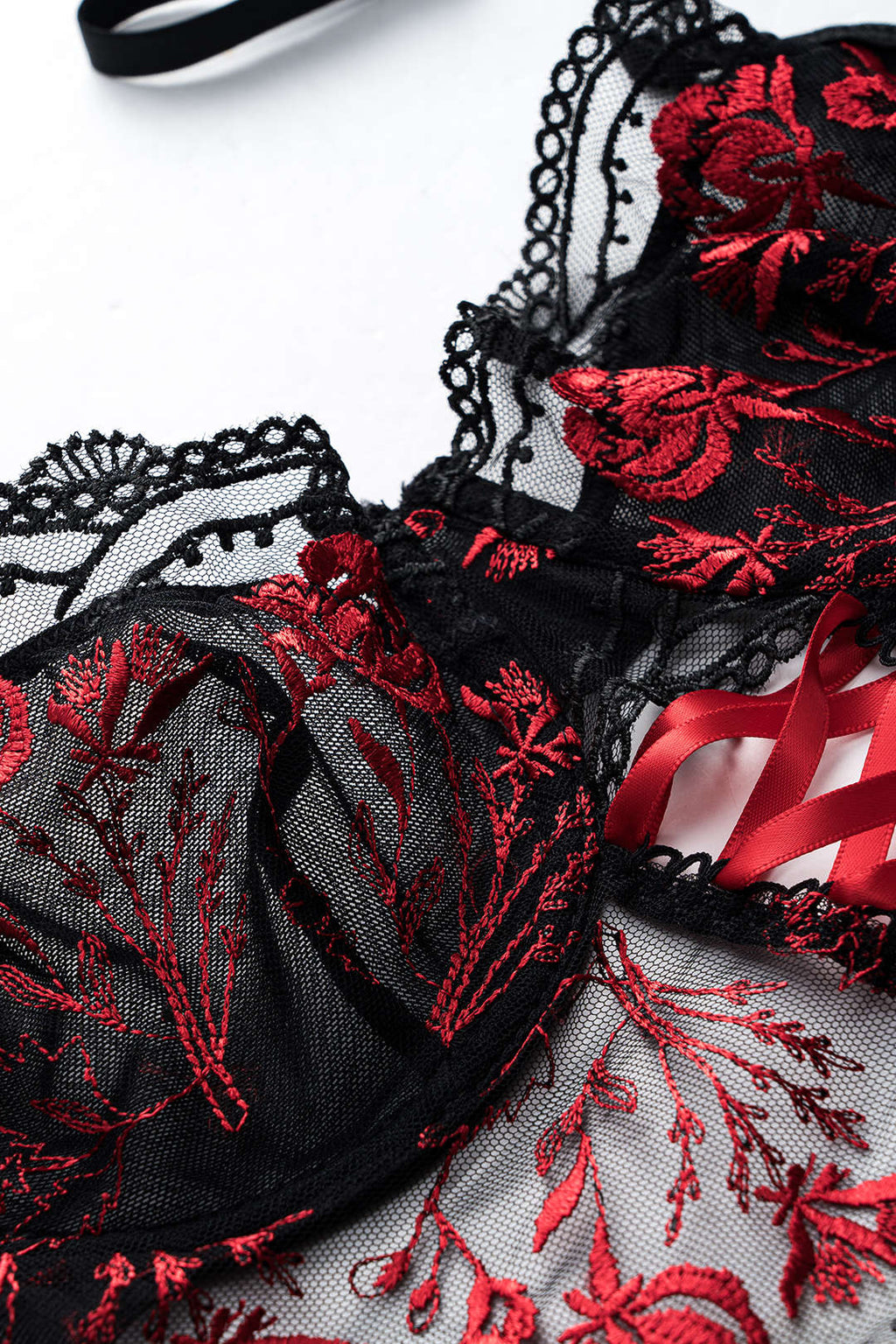 Tül Nakışlı Bağlamalı Büstiyer ve Jartiyer Takımı