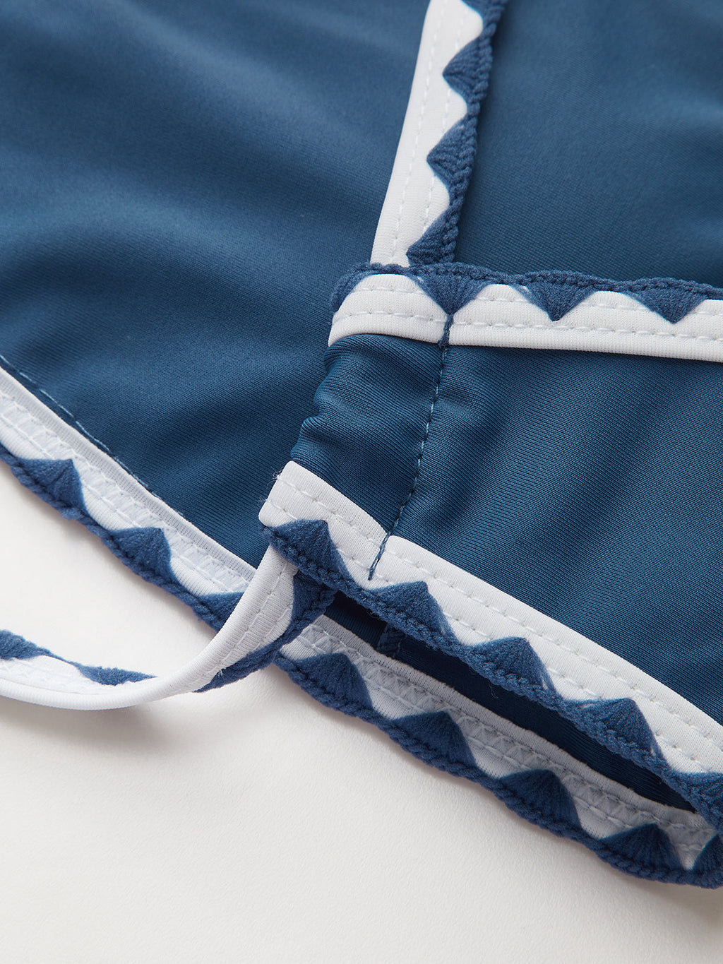 Kontrast Trim Düğümlü Bikini Seti