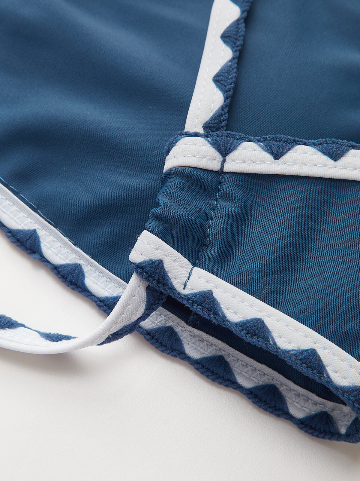 Kontrast Trim Düğümlü Bikini Seti