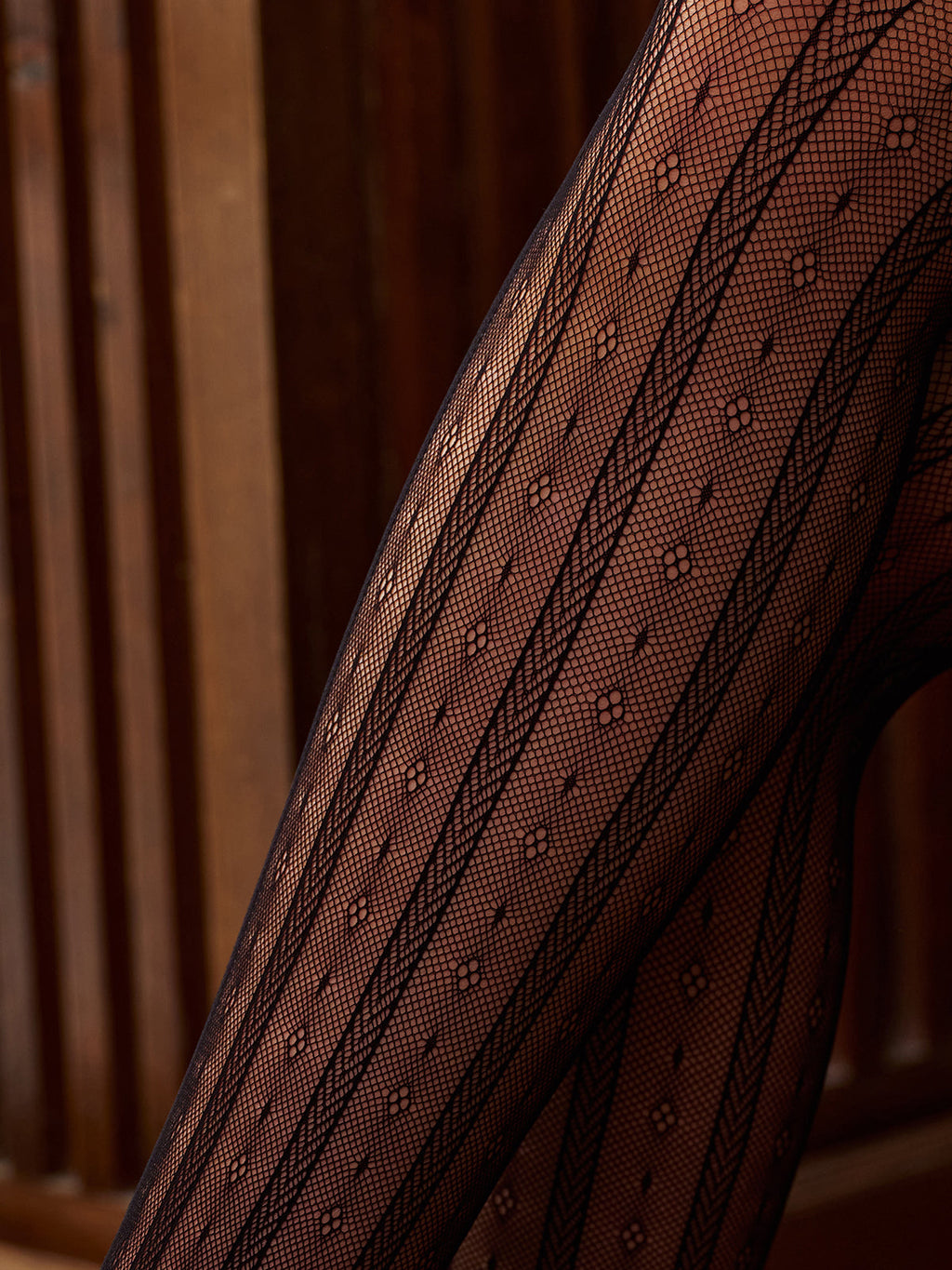 Laura Balıksırtı Çiçekli İnce Çorap