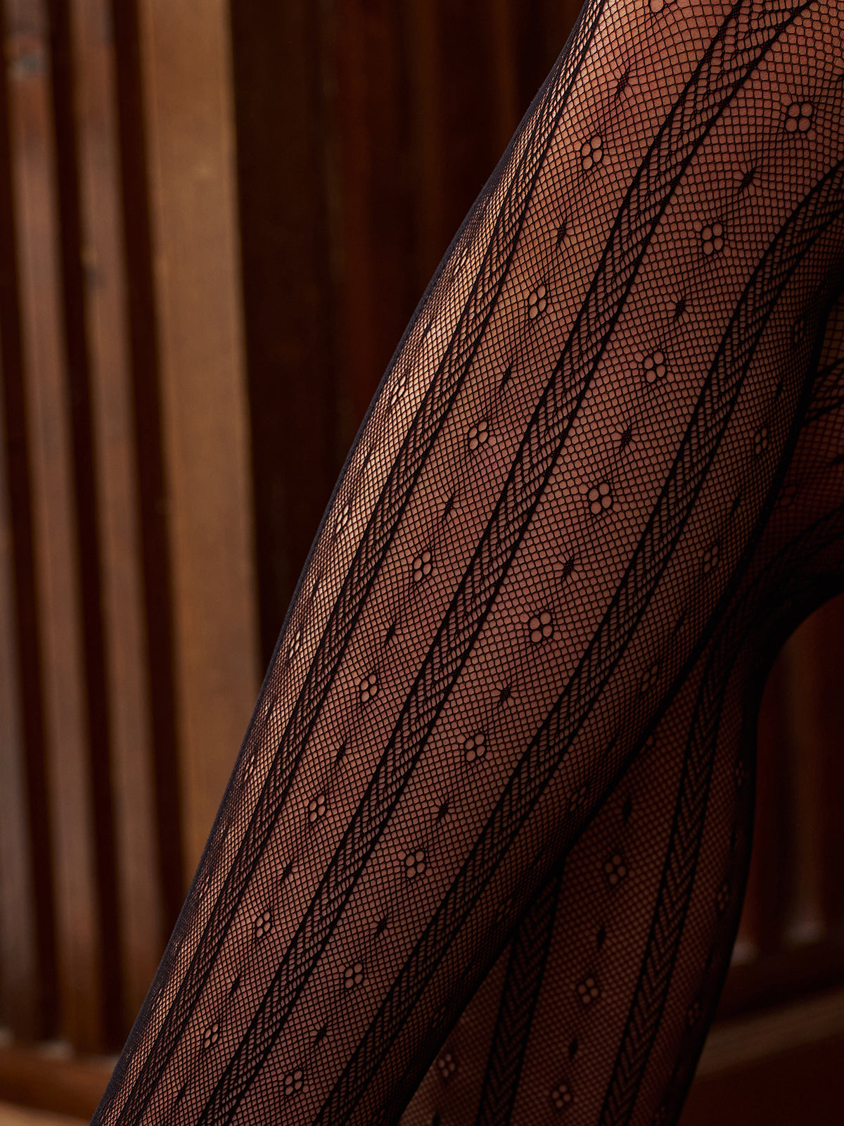 Laura Balıksırtı Çiçekli İnce Çorap