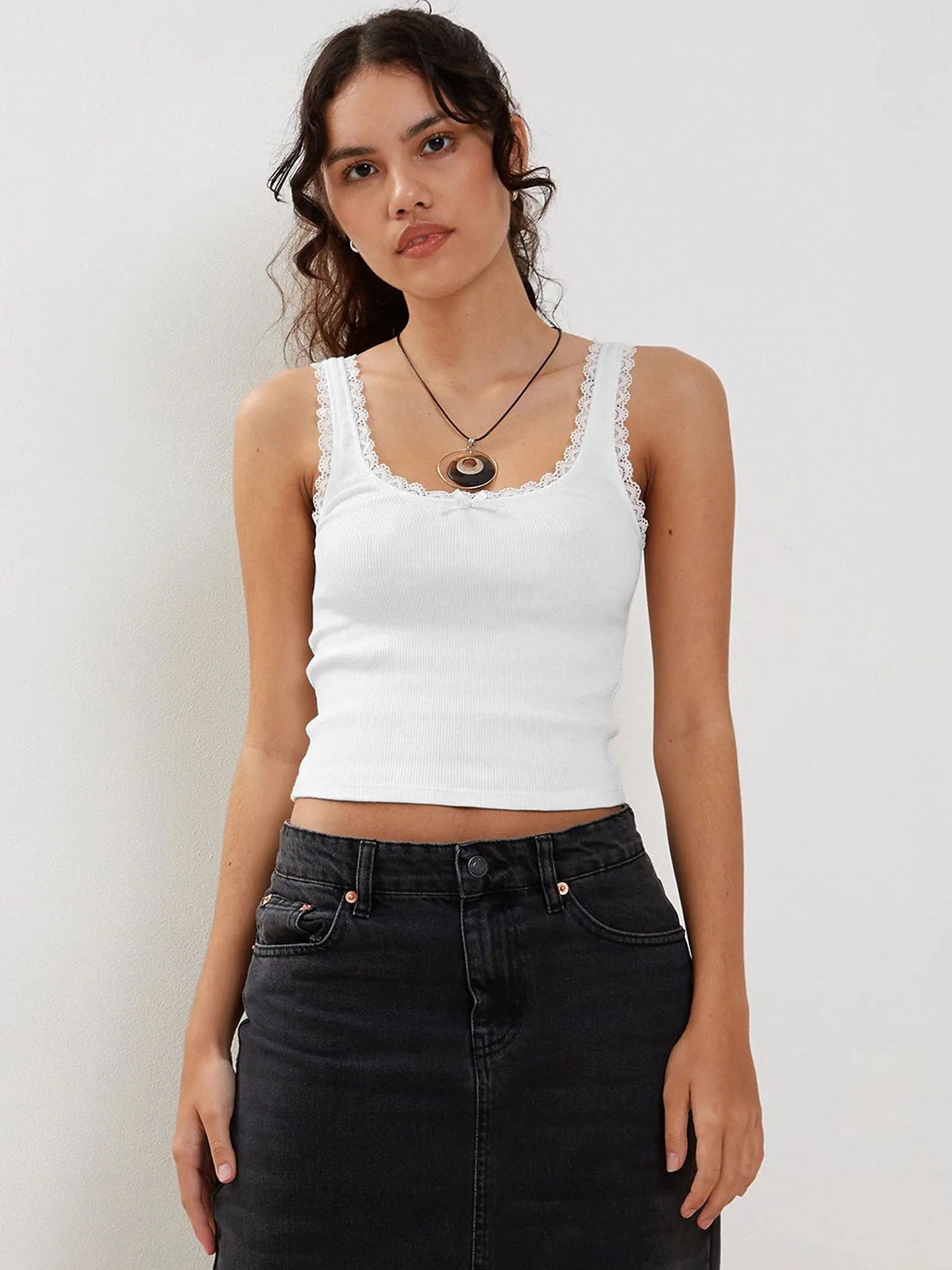 Muı Beyaz Dantel Detay Askılı Crop Top - Riosso