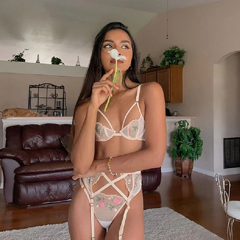 Çiçek Nakış Balensiz Sütyen Jartiyer Takımı