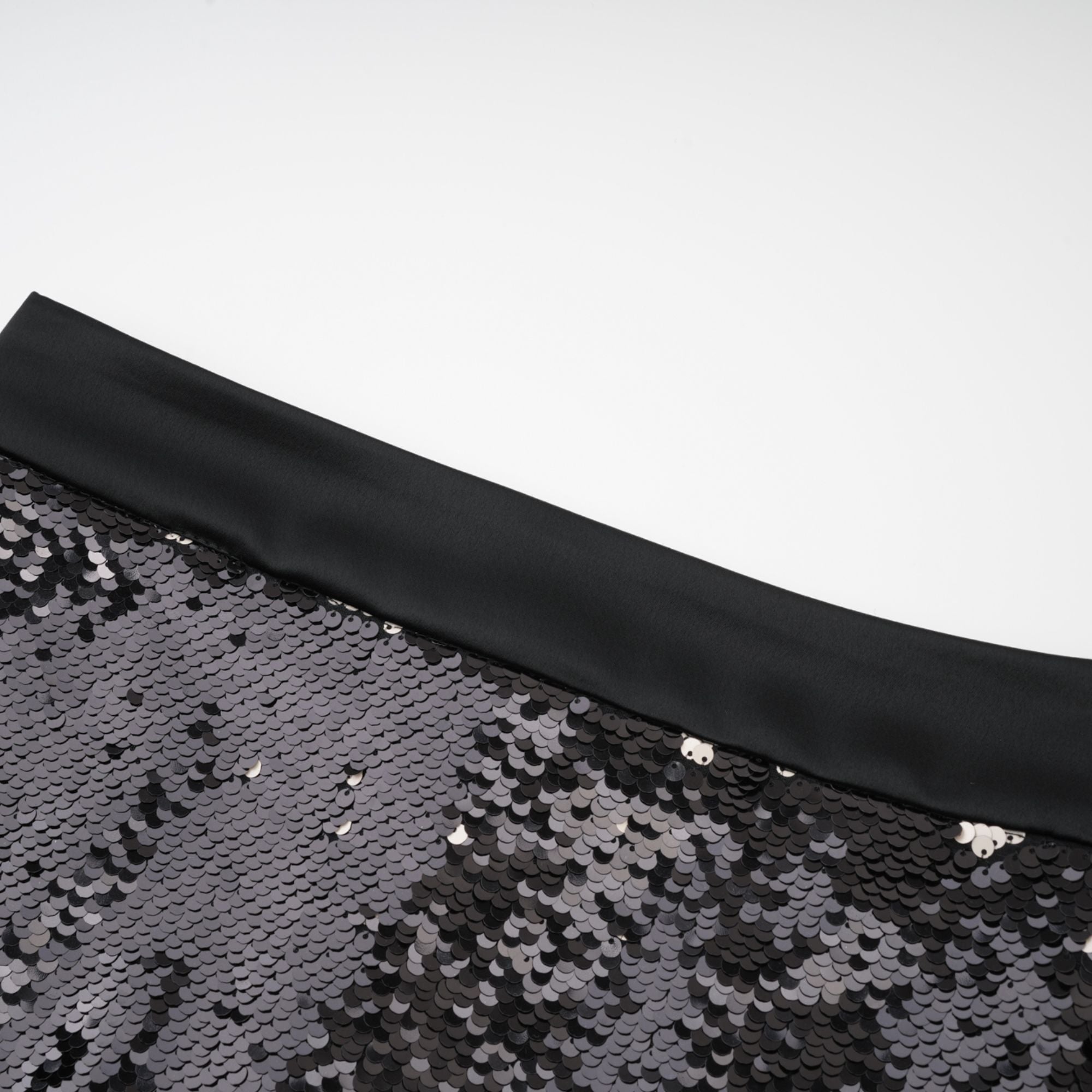 Magali Siyah Pullu Mini Etek