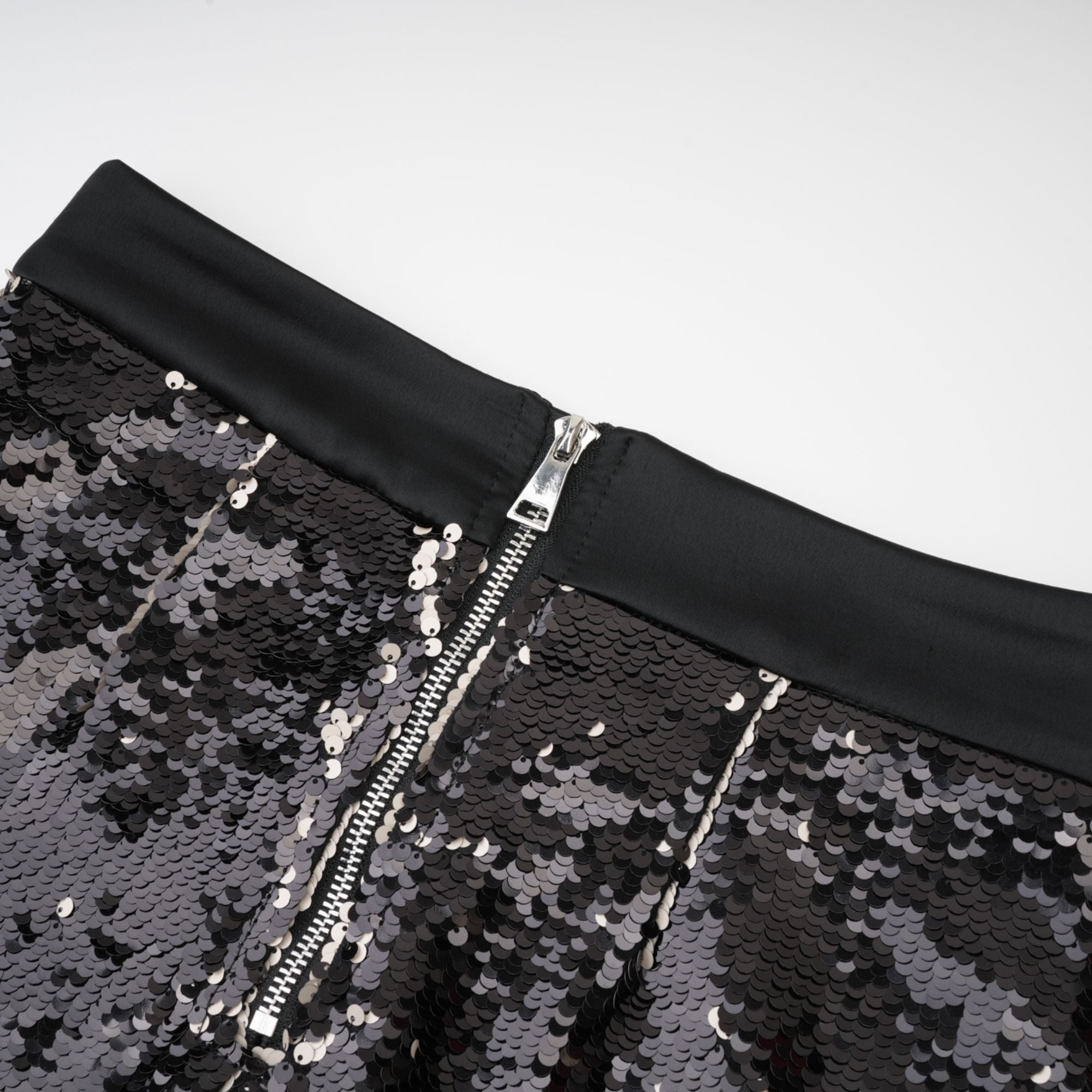 Magali Siyah Pullu Mini Etek