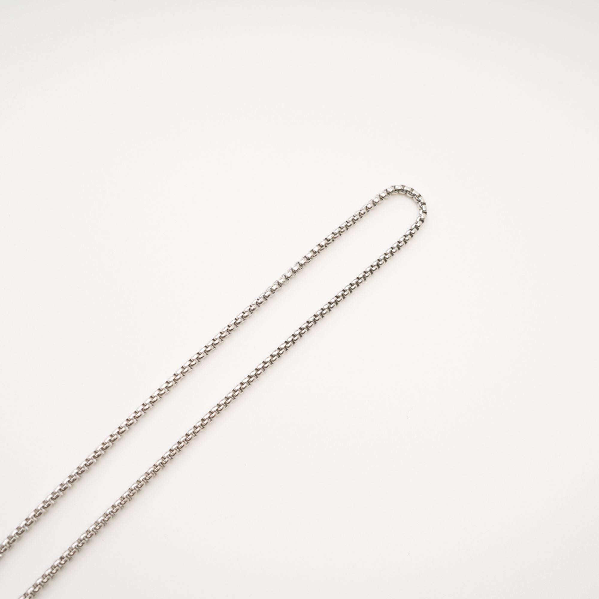 Priscille ayarlanabilir kelebek kolye