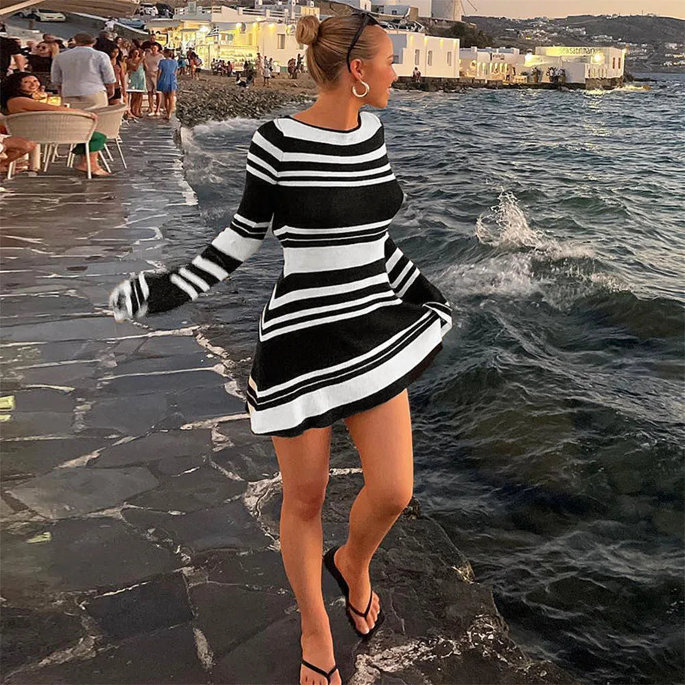 Sırt Detay Çizgili Mini Elbise