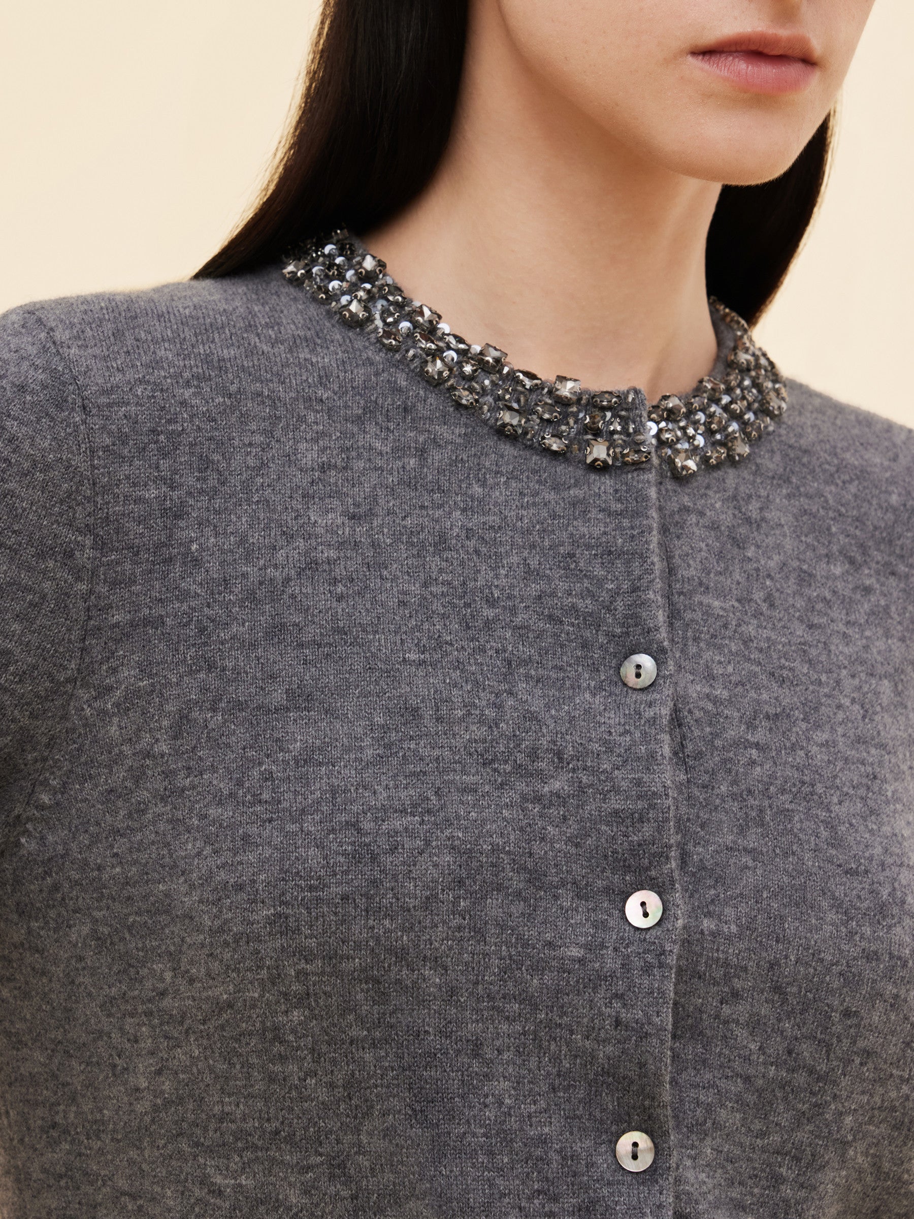 Boncuklu Yuvarlak Yaka Kadın Hırka