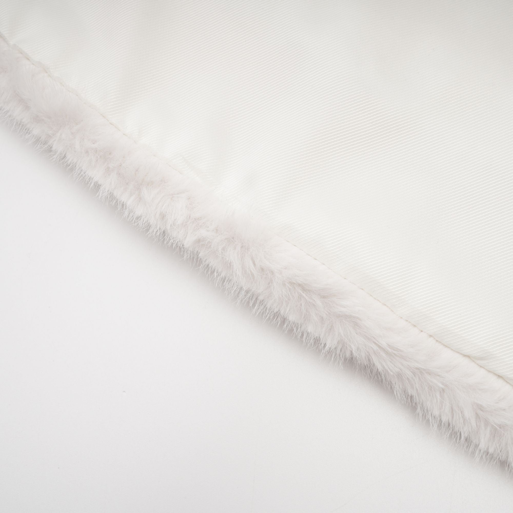 Caitlin Beyaz Suni Kürk Ceket Ve Etek Eşleştirme Seti