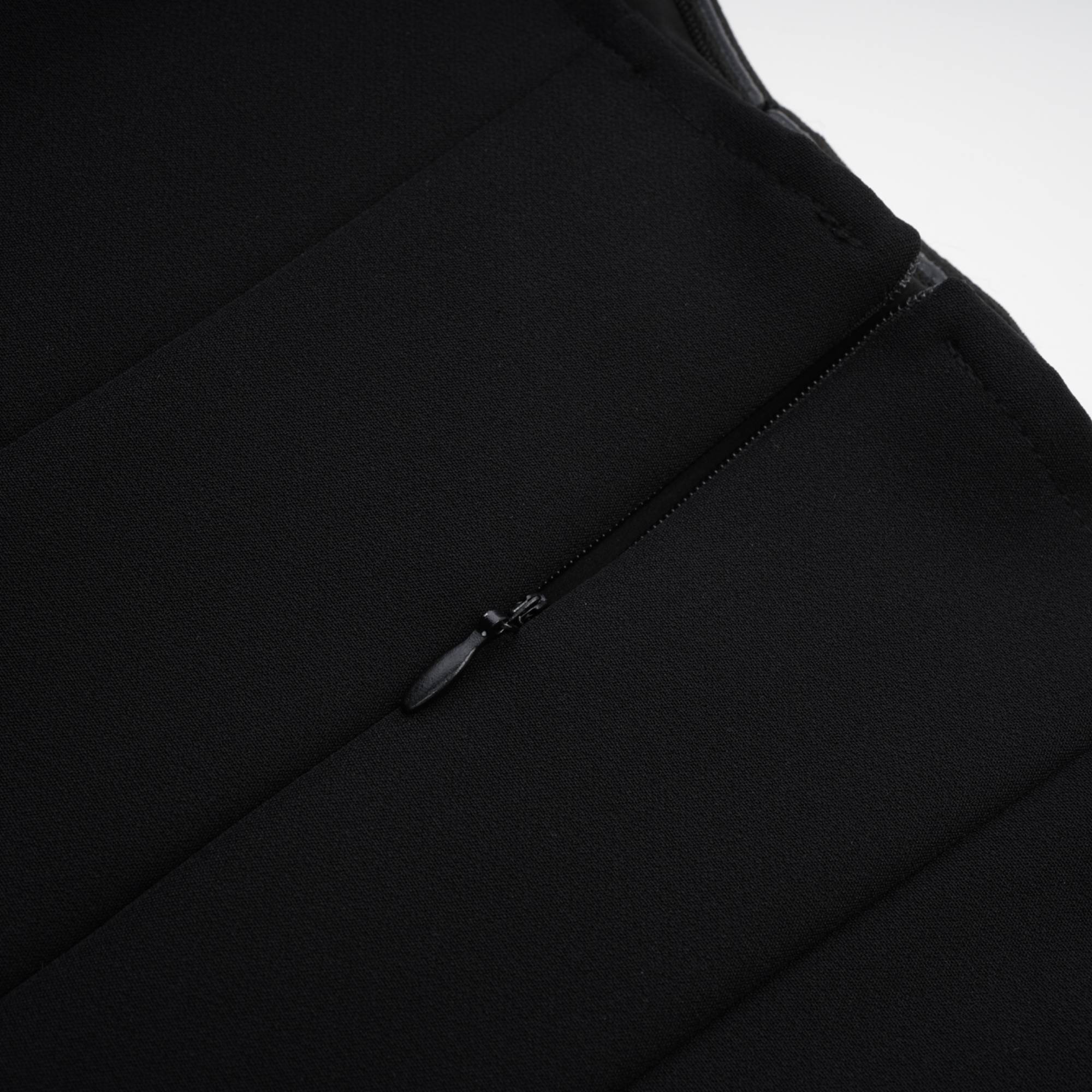 Cendrine Siyah Arkası Açık Pilili Midi Elbise