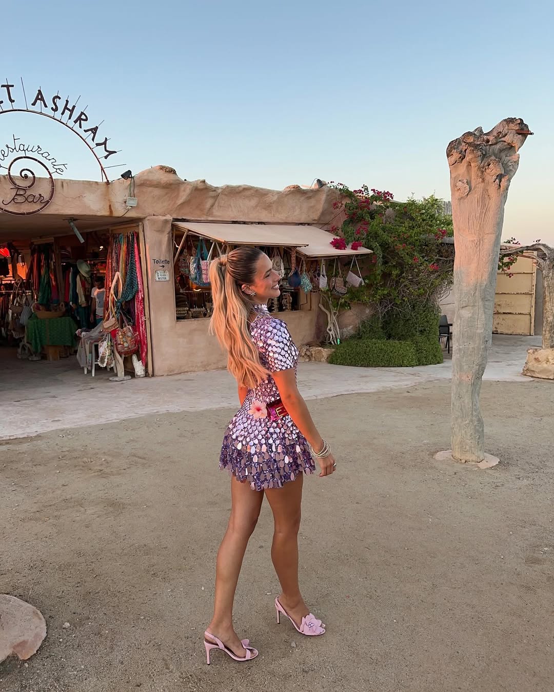 Kaia Yüksek Yaka Payet Mini Elbise