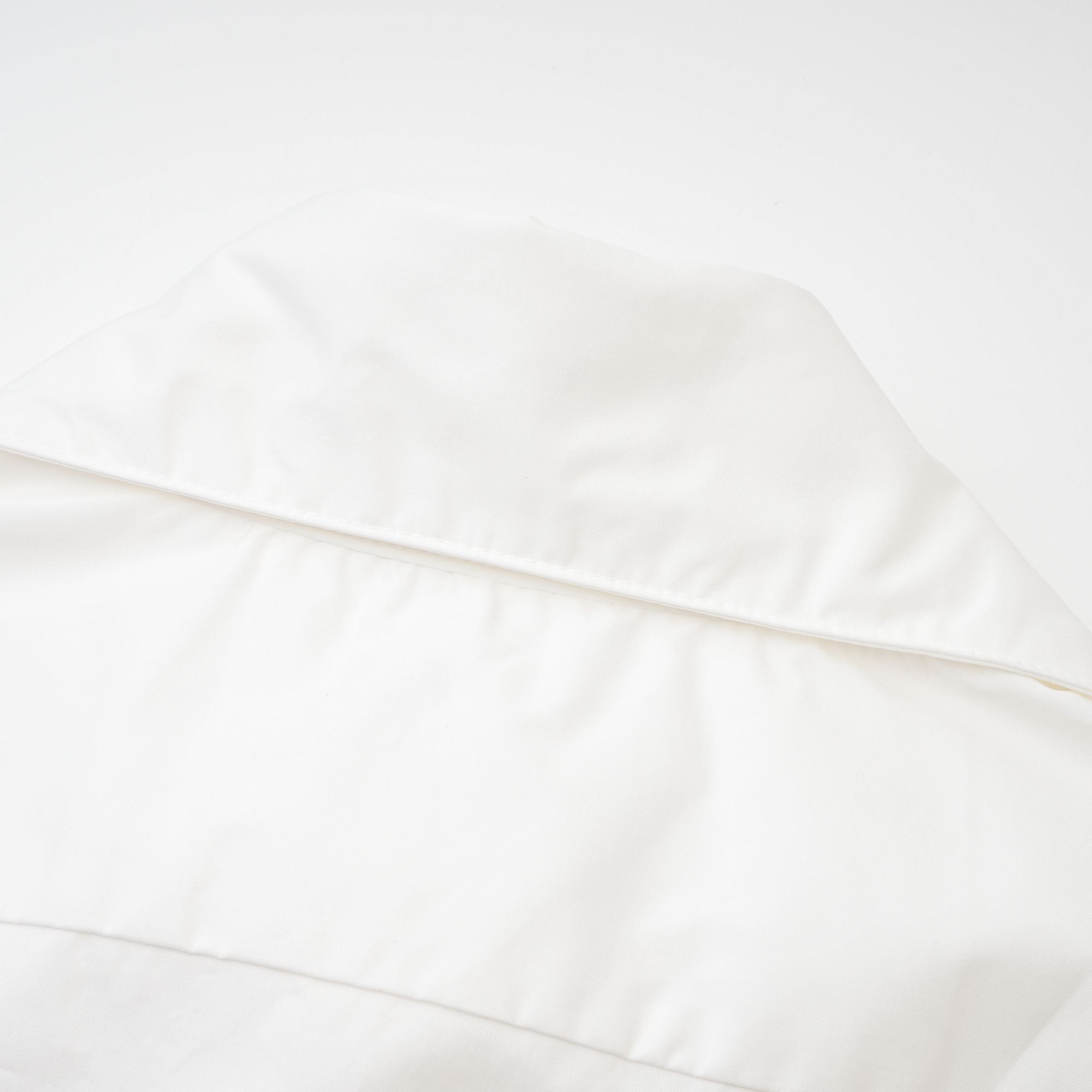 Solène Beyaz Sivri Yakalı Gömlek