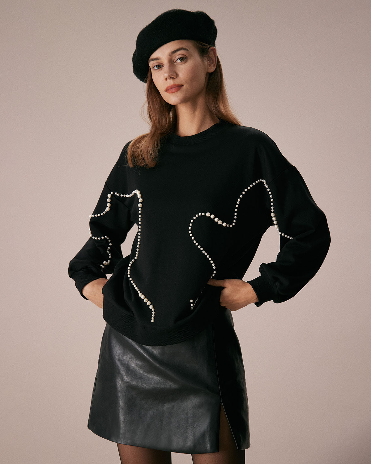 Siyah Bisiklet Yaka İnci Detaylı Sweatshirt