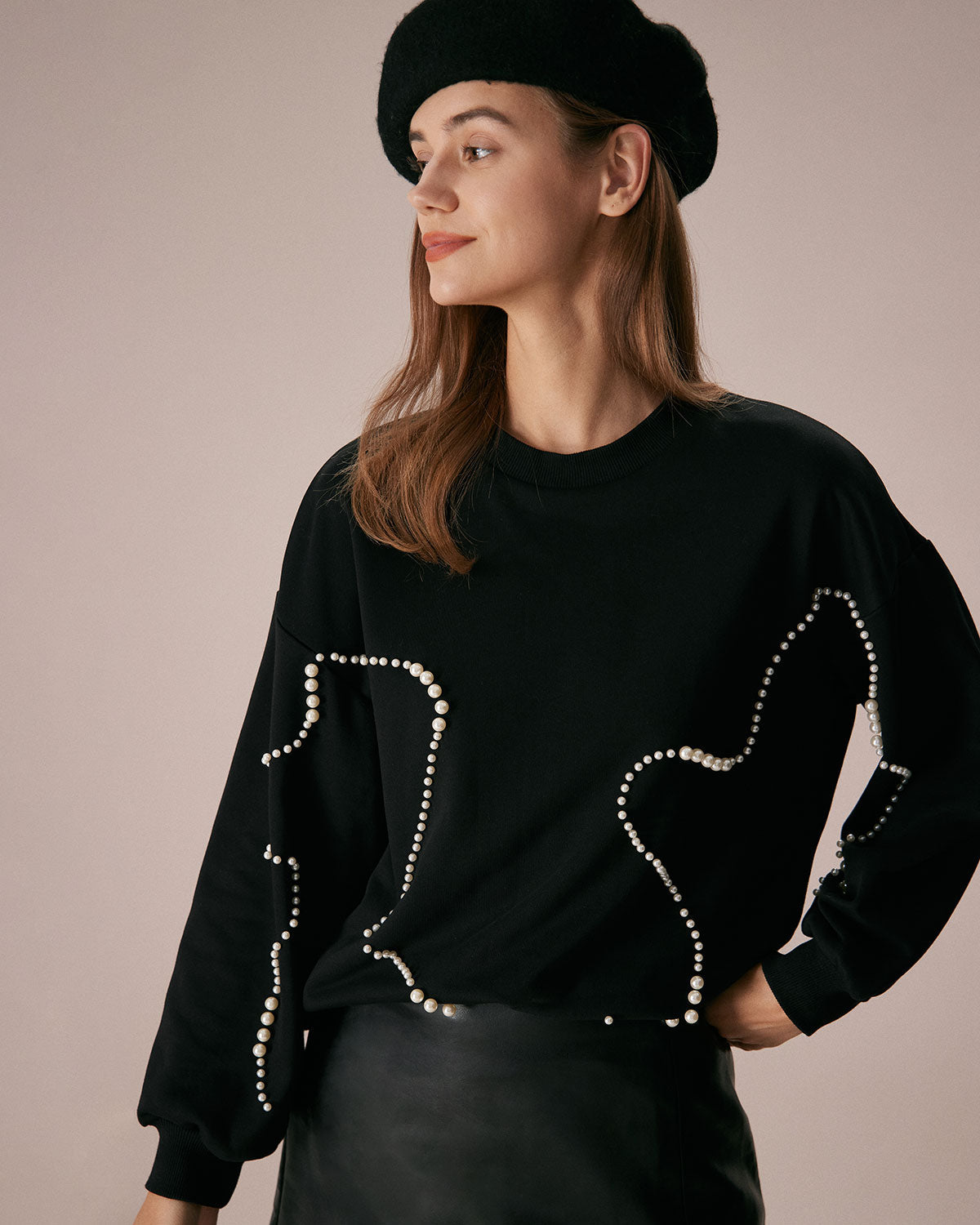 Siyah Bisiklet Yaka İnci Detaylı Sweatshirt